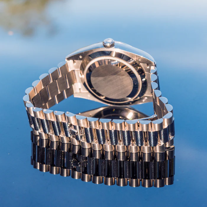 兼职  林炎: luxecystore