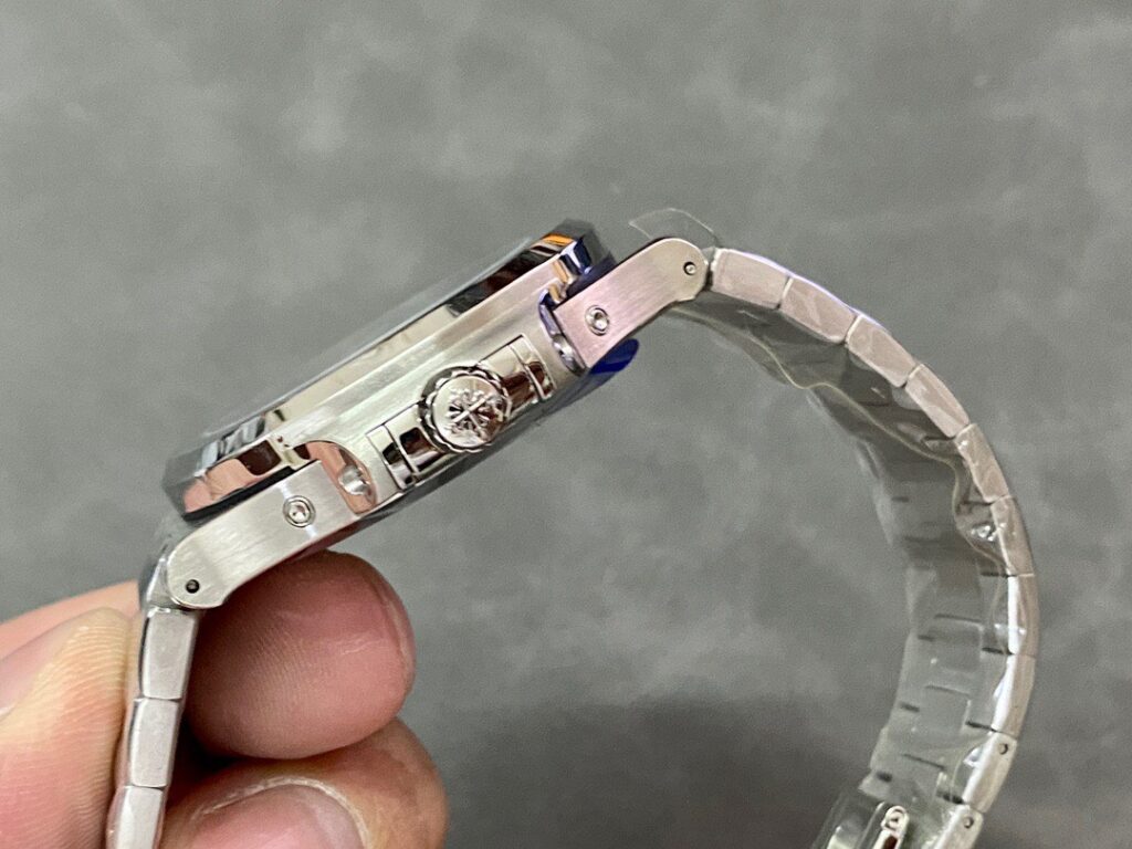 Đồng Hồ Patek Philippe Nautilus 5726 Blue Dial GR Factory (6)