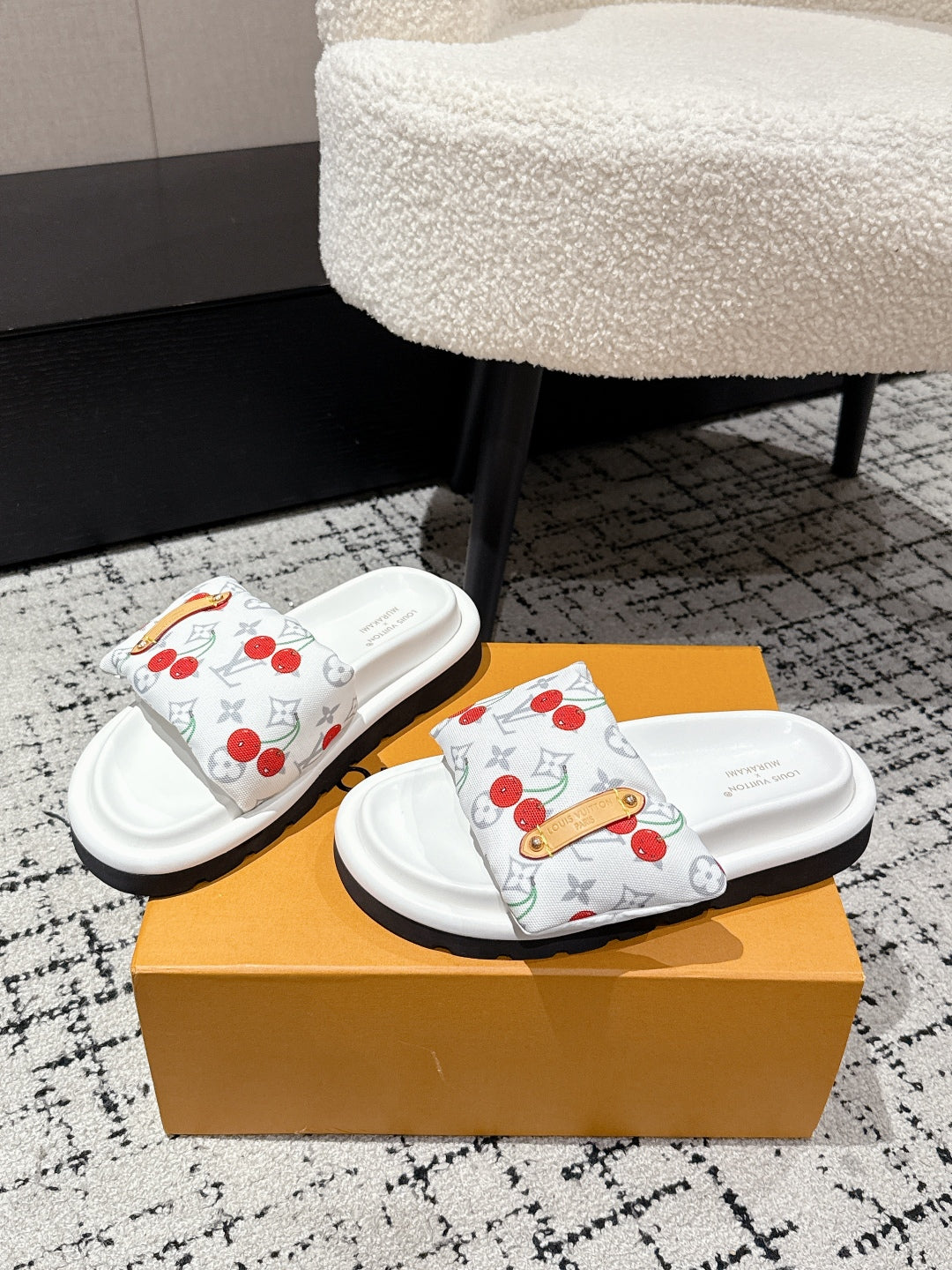 LV MIAMI-STYLE SANDALS 25S IN WHITE FABRIC AND CALFSKIN、mysite、Cacoeks