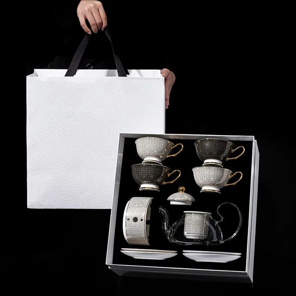 GEEK BAR-https://www.hot-toy.com/