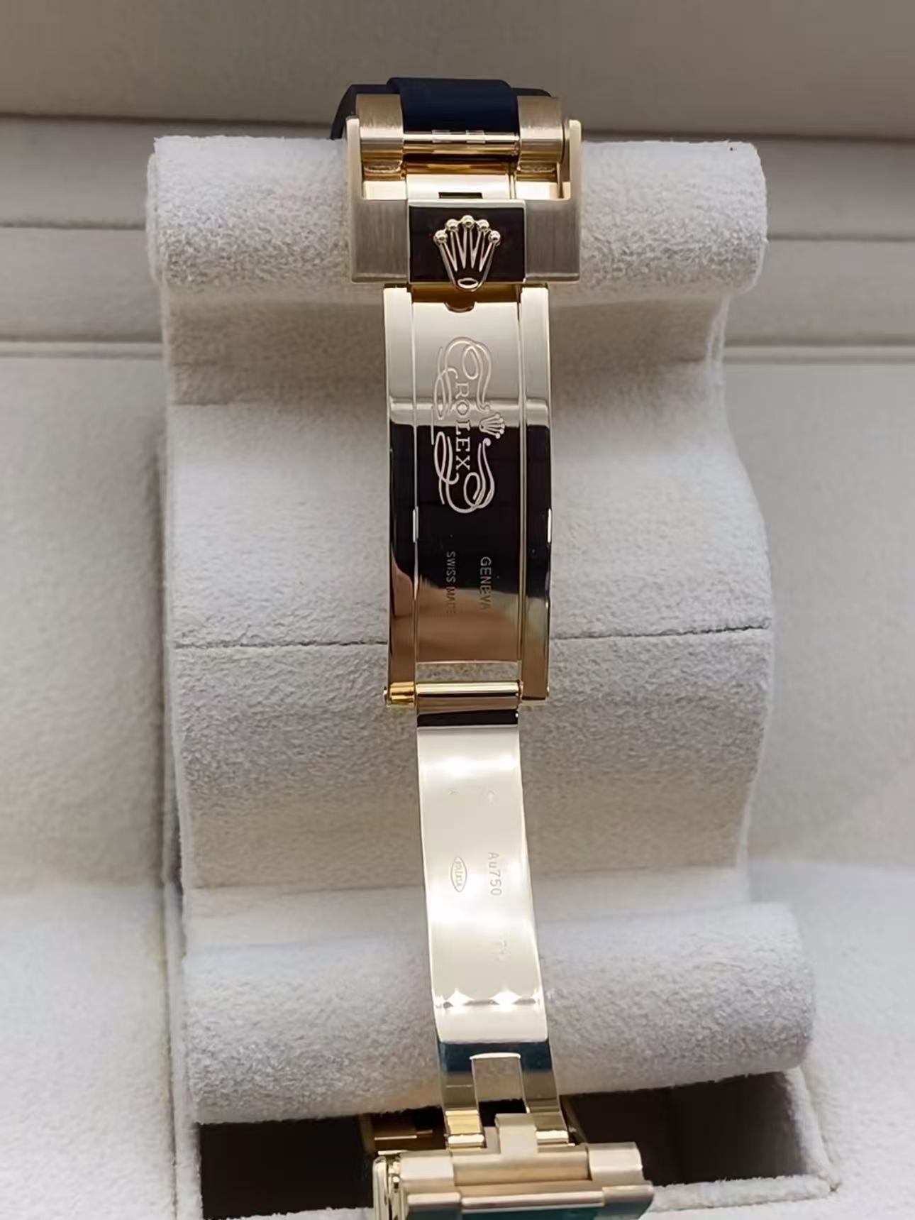 Rolex Yacht Master 18k Yellow Gold Super CloneSwiss Replica Watch OysterFlex Rubber Strap Ref 226658-3235 Swiss Movement