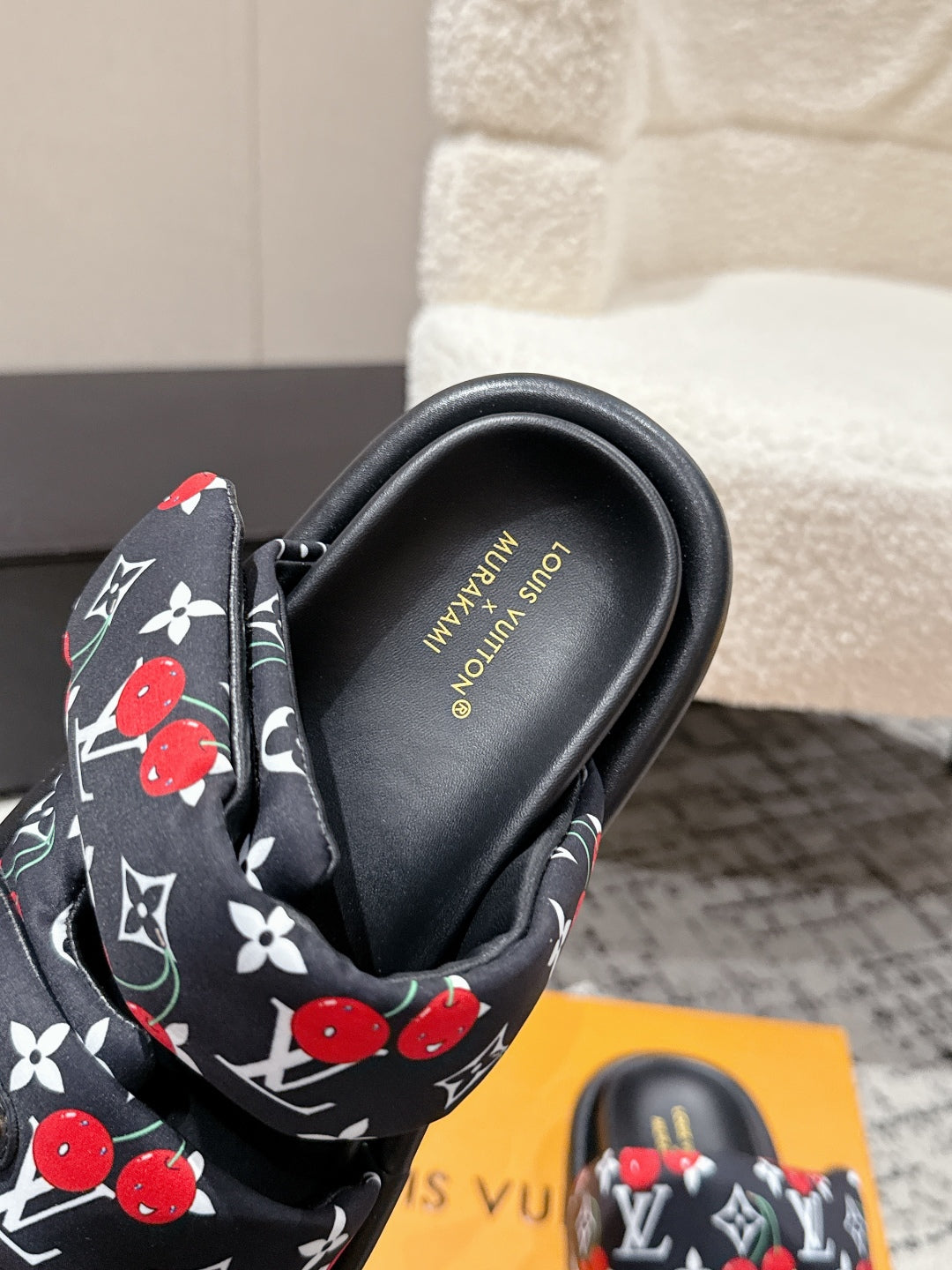 LV TWO-STRAP SLIDES 25S IN BLACK FABRIC AND CALFSKIN、mysite、Cacoeks