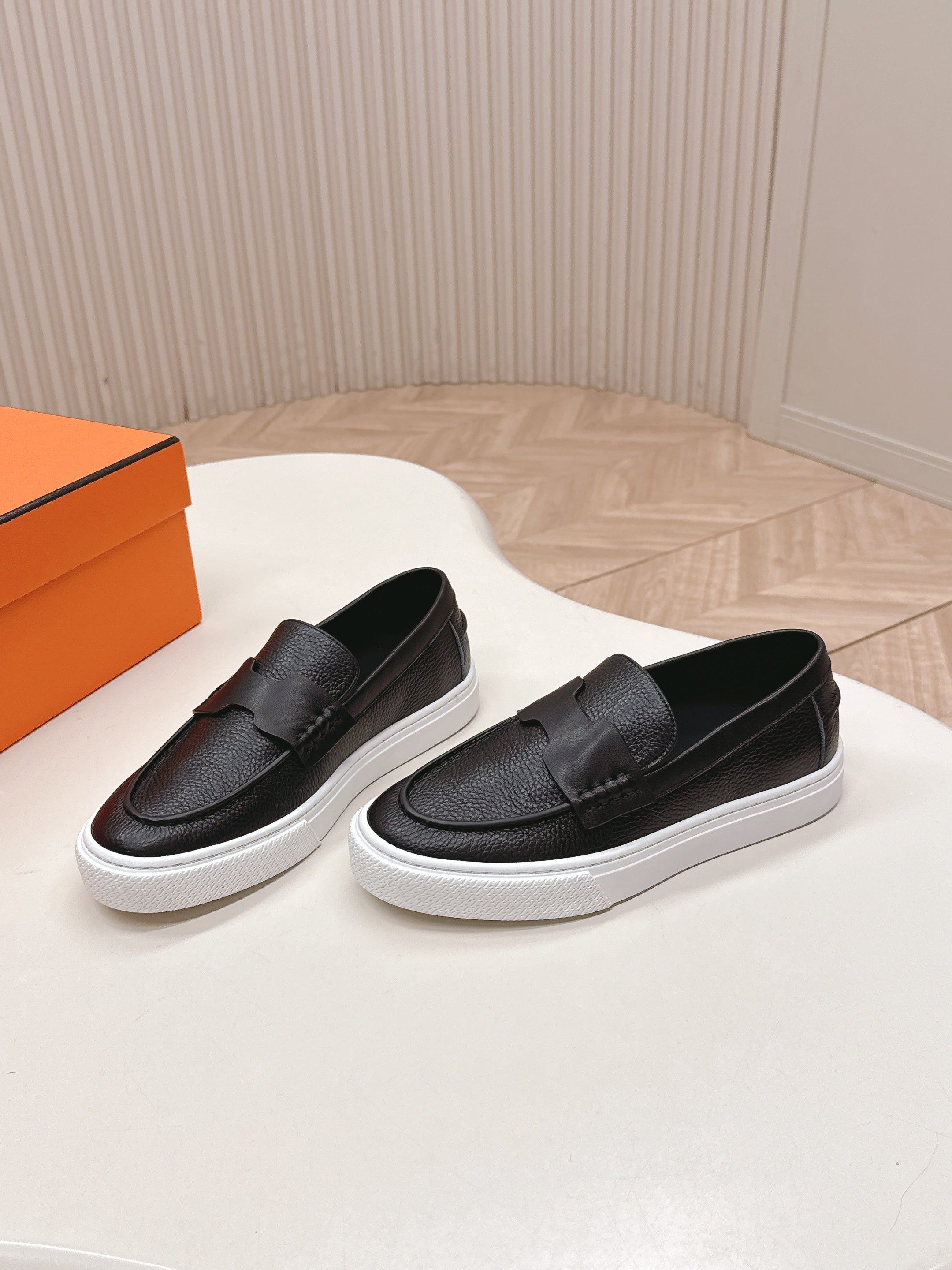 HM 25S SLIP-ON IN BLACK GRAINED LEATHER、mysite、Cacoeks