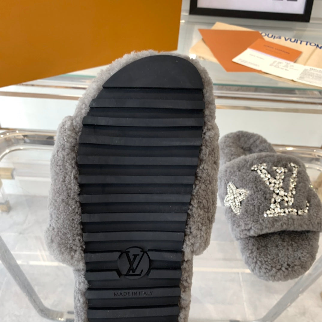LV WOMEN'S PASEO FLAT SLIPPER IN GREY FLEECE、mysite、Cacoeks