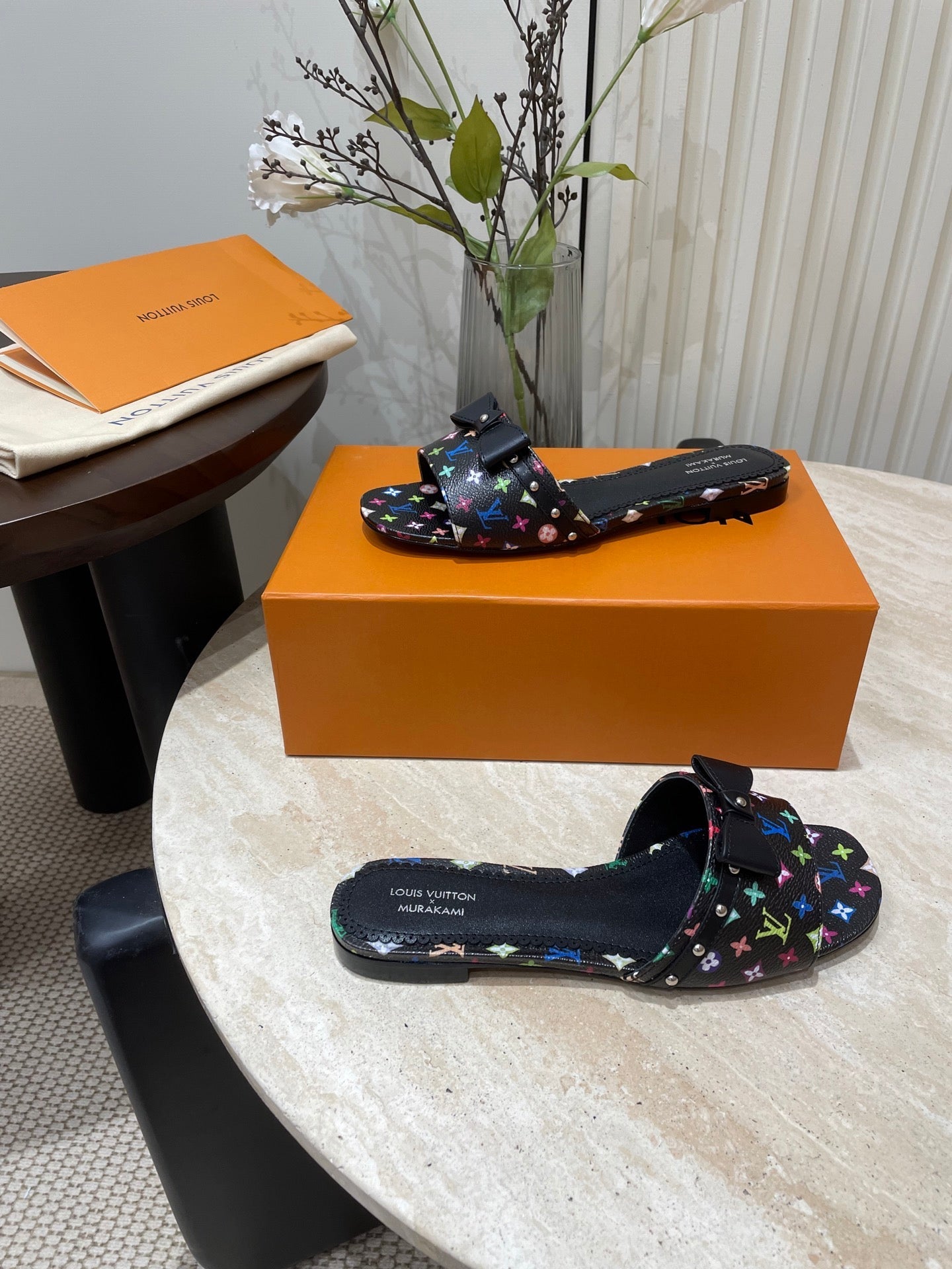 BOW FLAT MULES IN BLACK MONOGRAM LAMBSKIN、mysite、Cacoeks