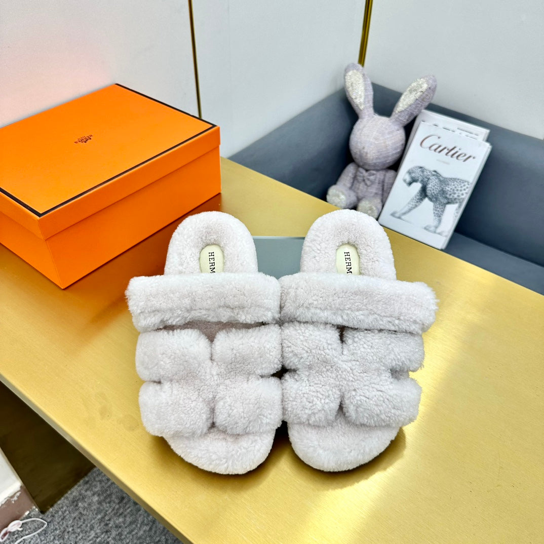 CHYPRE SANDAL IN WHITE SHEARLING、mysite、Cacoeks