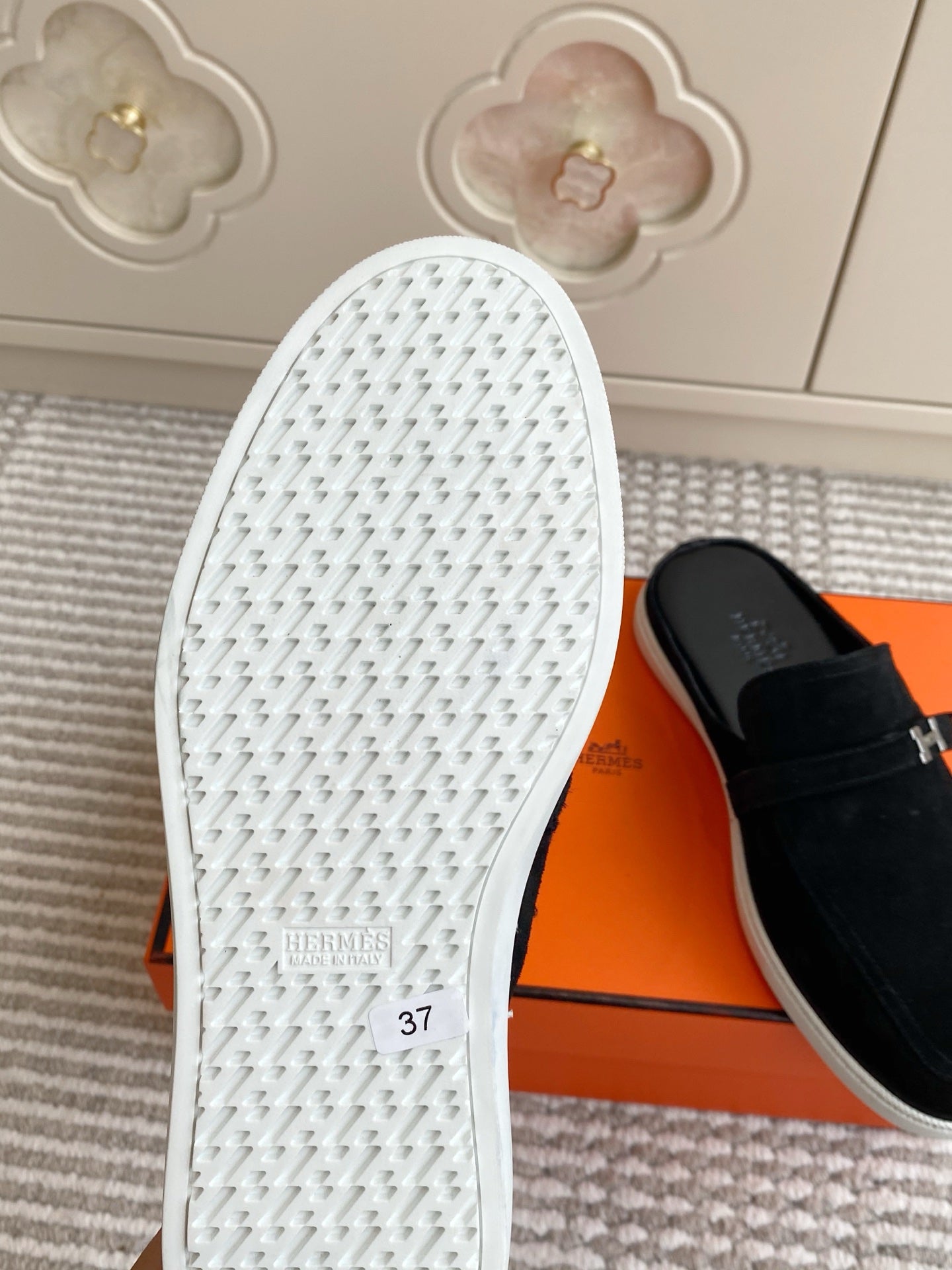 HM 25S MULES IN BLACK SUEDE WITH SILVER HARDWARE、mysite、Cacoeks