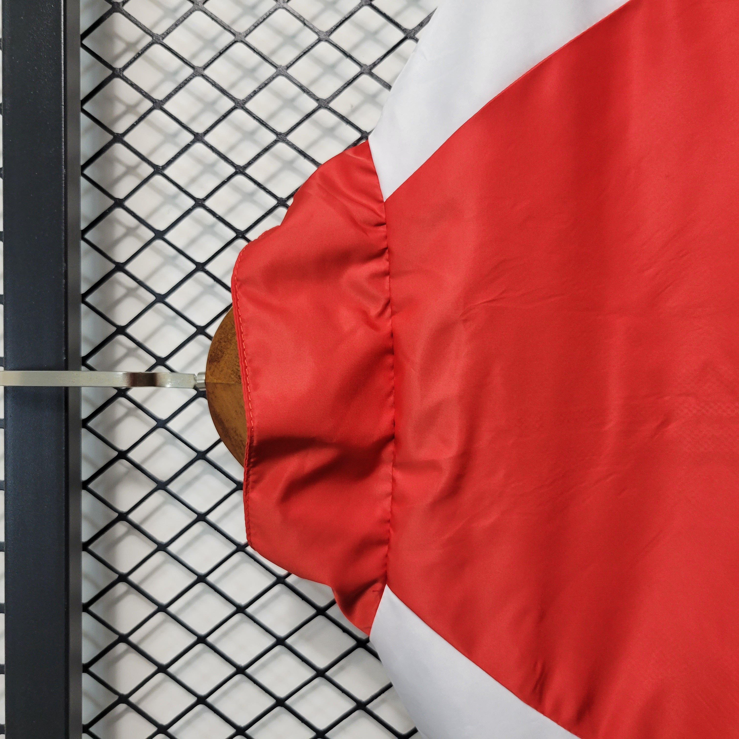 23-24 Bayern Munich Red Windbreaker S-XXL:football jersey mysite: unitedjerseyfootball 邓江浪:football