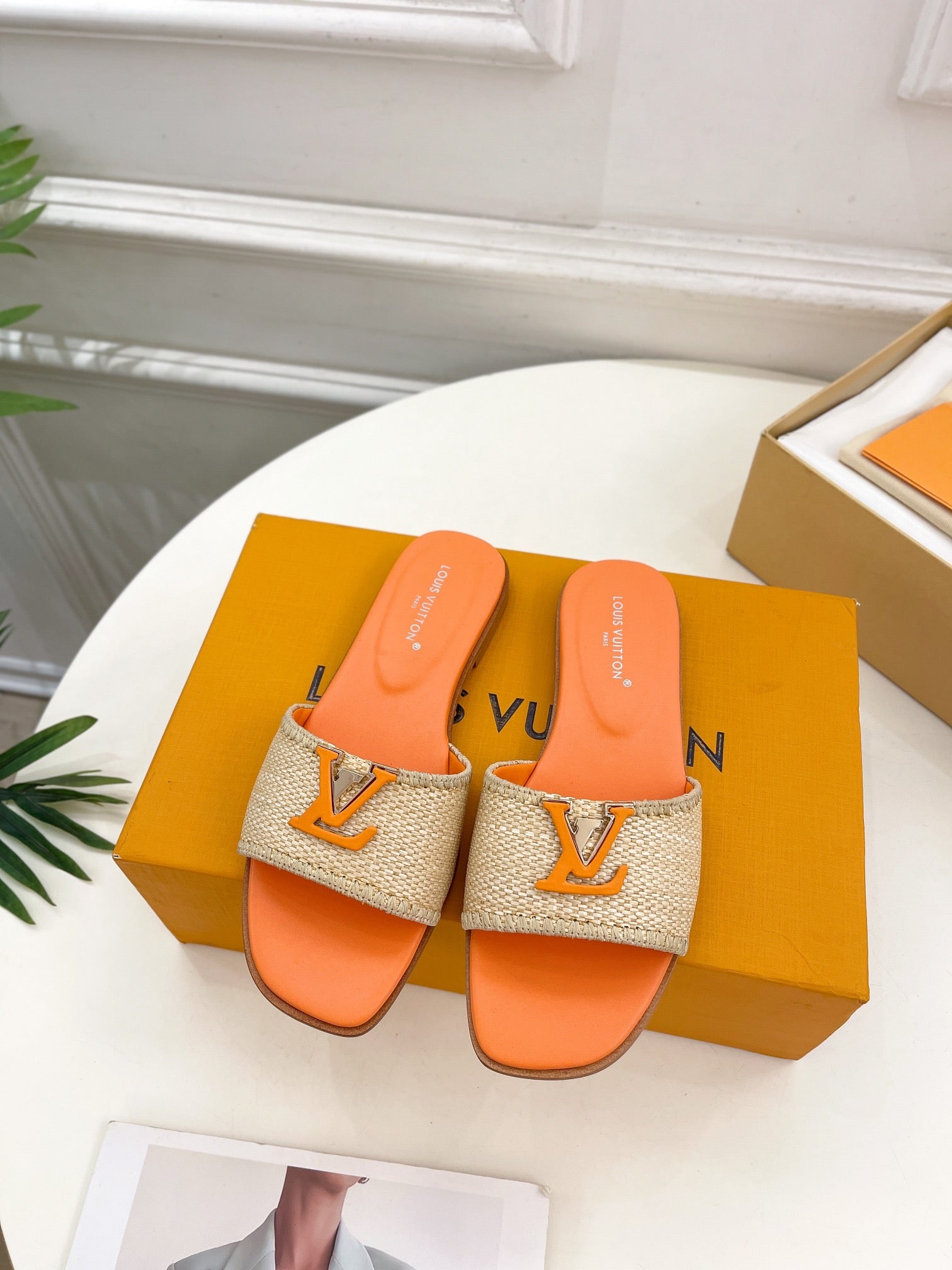 LV WOMEN CAPRI FLAT MULES IN TIGER ORANGE LEATHER AND RAFFIA、mysite、Cacoeks