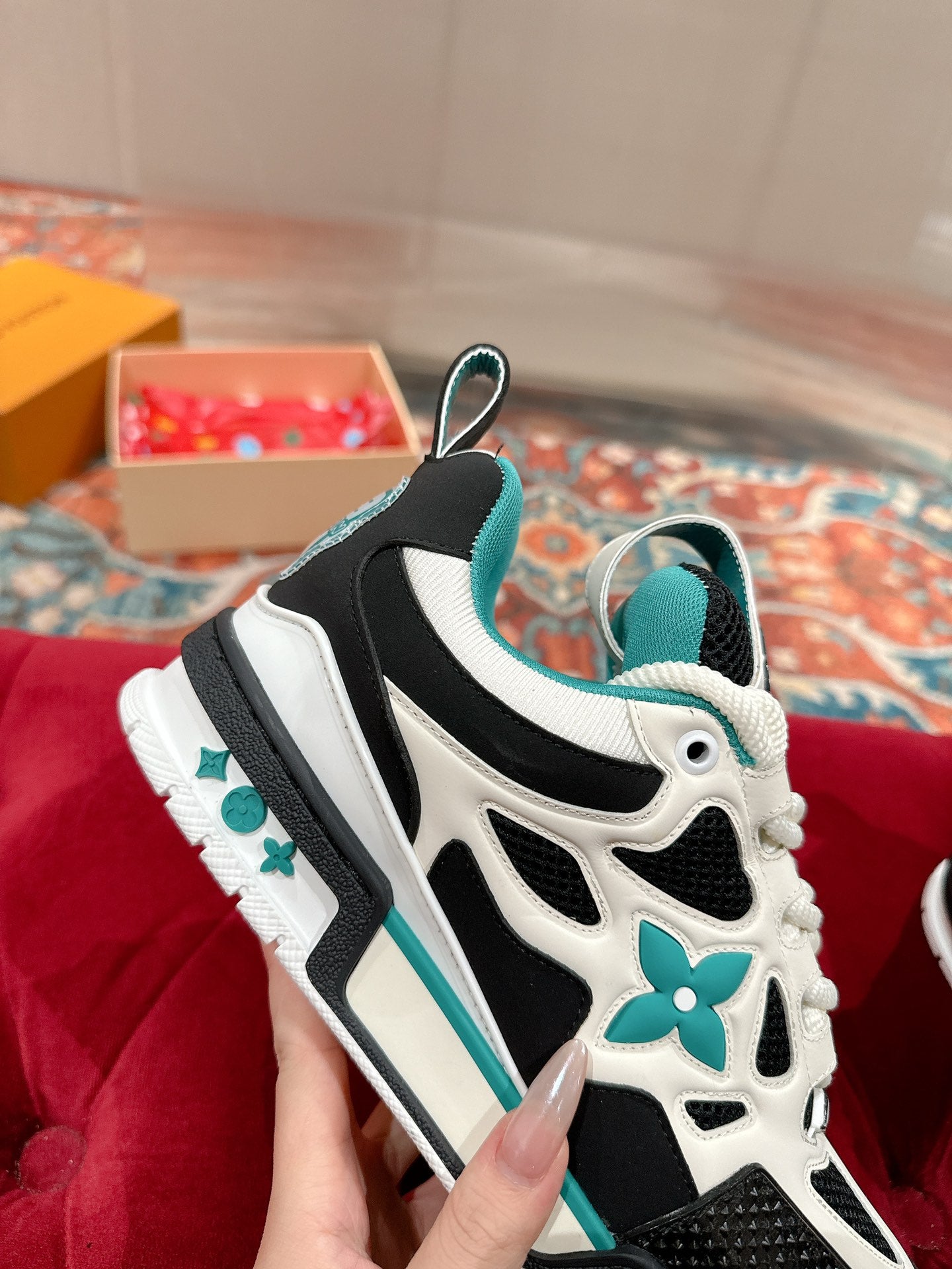 LV SKATE SNEAKER IN WHITE MIX BLACK AND PERSIAN GREEN CALFSKIN、mysite、Cacoeks