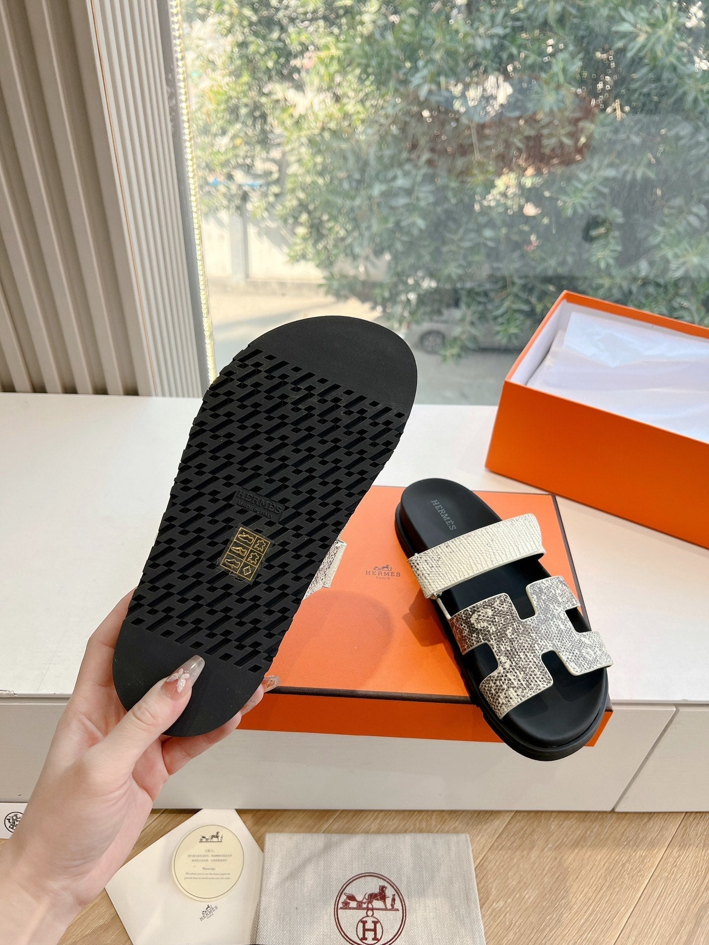 CHYPRE SANDAL IN WHITE MIX BLACK LIZARD SKIN、mysite、Cacoeks