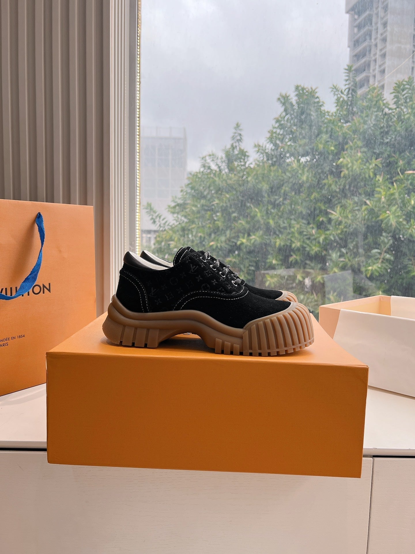 LV ARCHLIGHT SKATE SNEAKER IN BLACK EMBOSSED SUEDE、mysite、Cacoeks