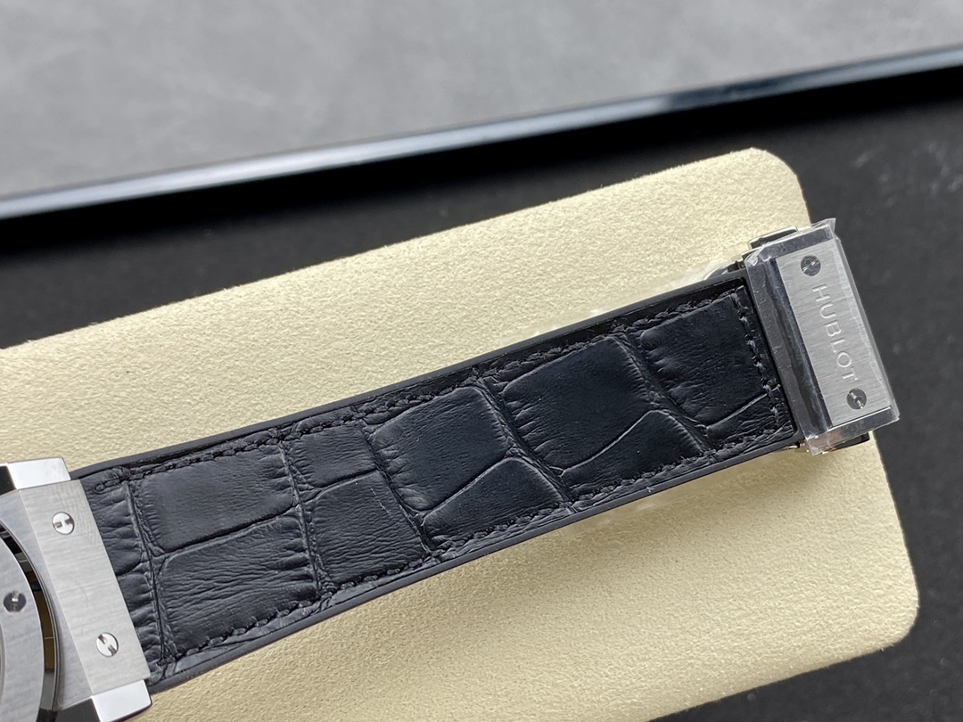 542.NX.1171.LR Hublot Classic Fusion Automatic Black-fasswatch