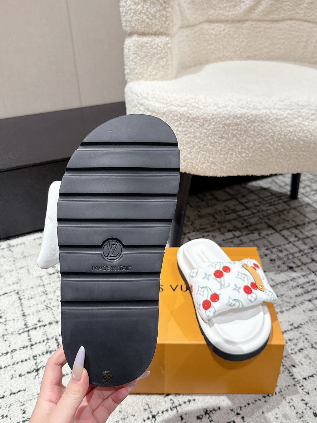 LV MIAMI-STYLE SANDALS 25S IN WHITE FABRIC AND CALFSKIN、mysite、Cacoeks