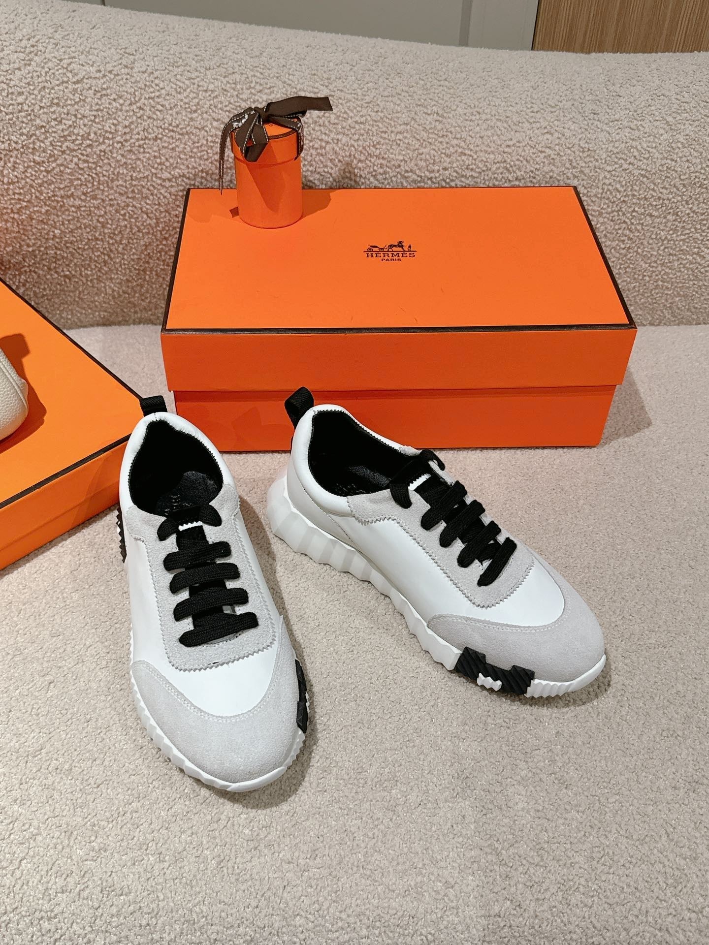 MAINLAND SNEAKER IN PALE GRAY SUEDE AND WHITE CALFSKIN、mysite、Cacoeks