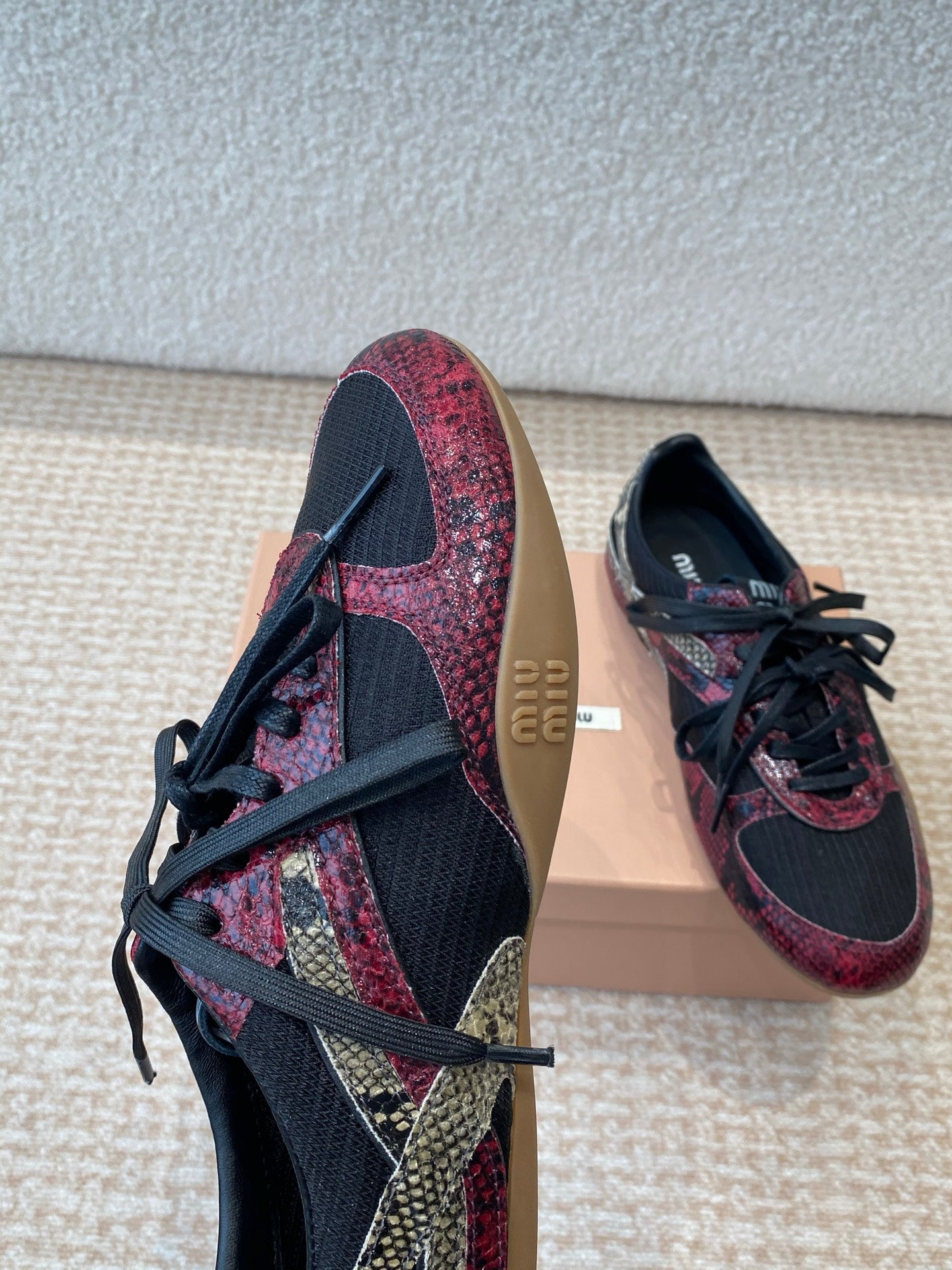 GYMNASIUM SNEAKER IN BLACK FABRIC AND BLACK RED SNAKE EFFECT CALFSKIN、mysite、Cacoeks