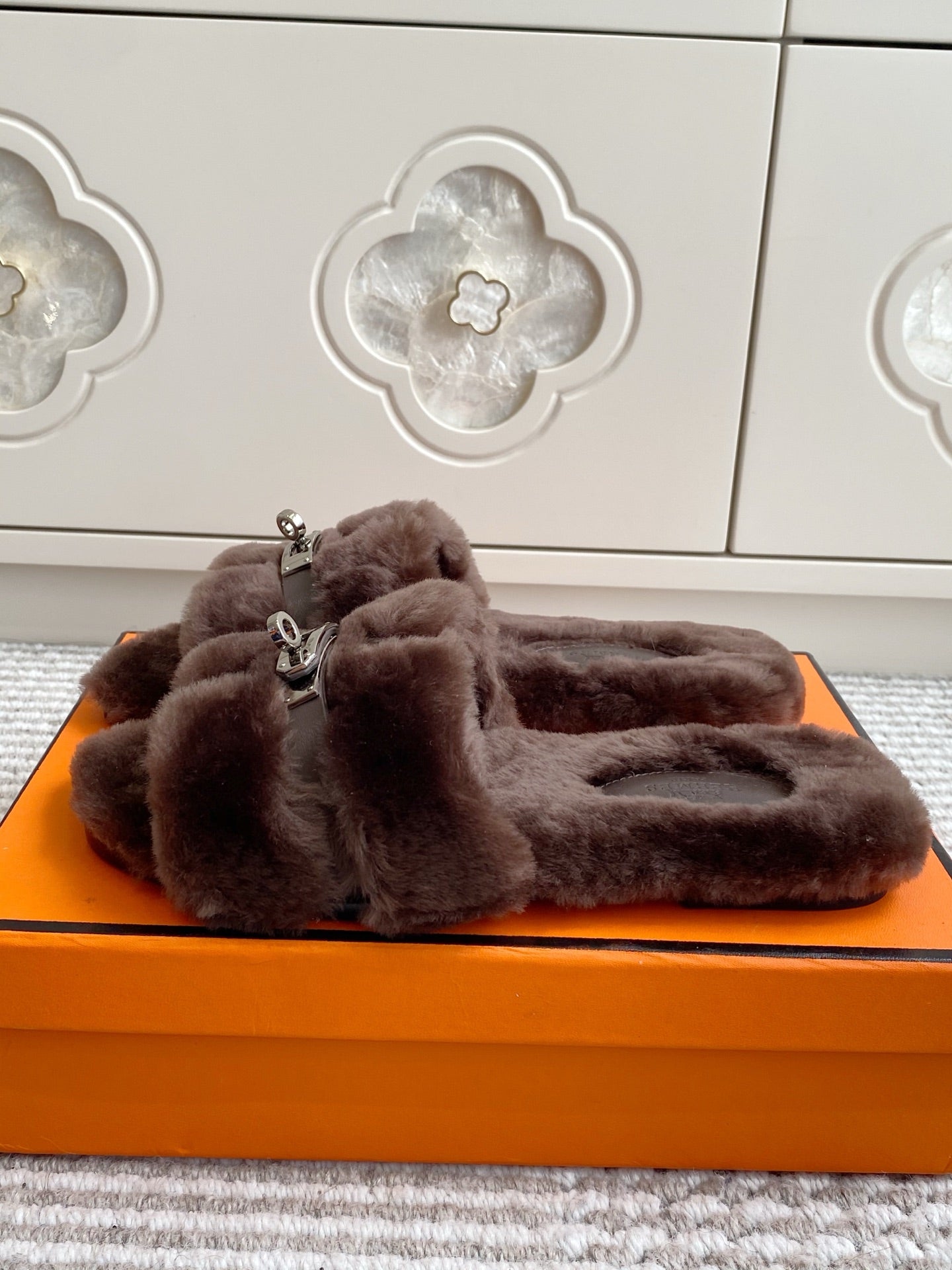 HM 25S ECLAIR SANDAL IN DARK BROWN SHEARLING WITH SILVER HARDWARE、mysite、Cacoeks