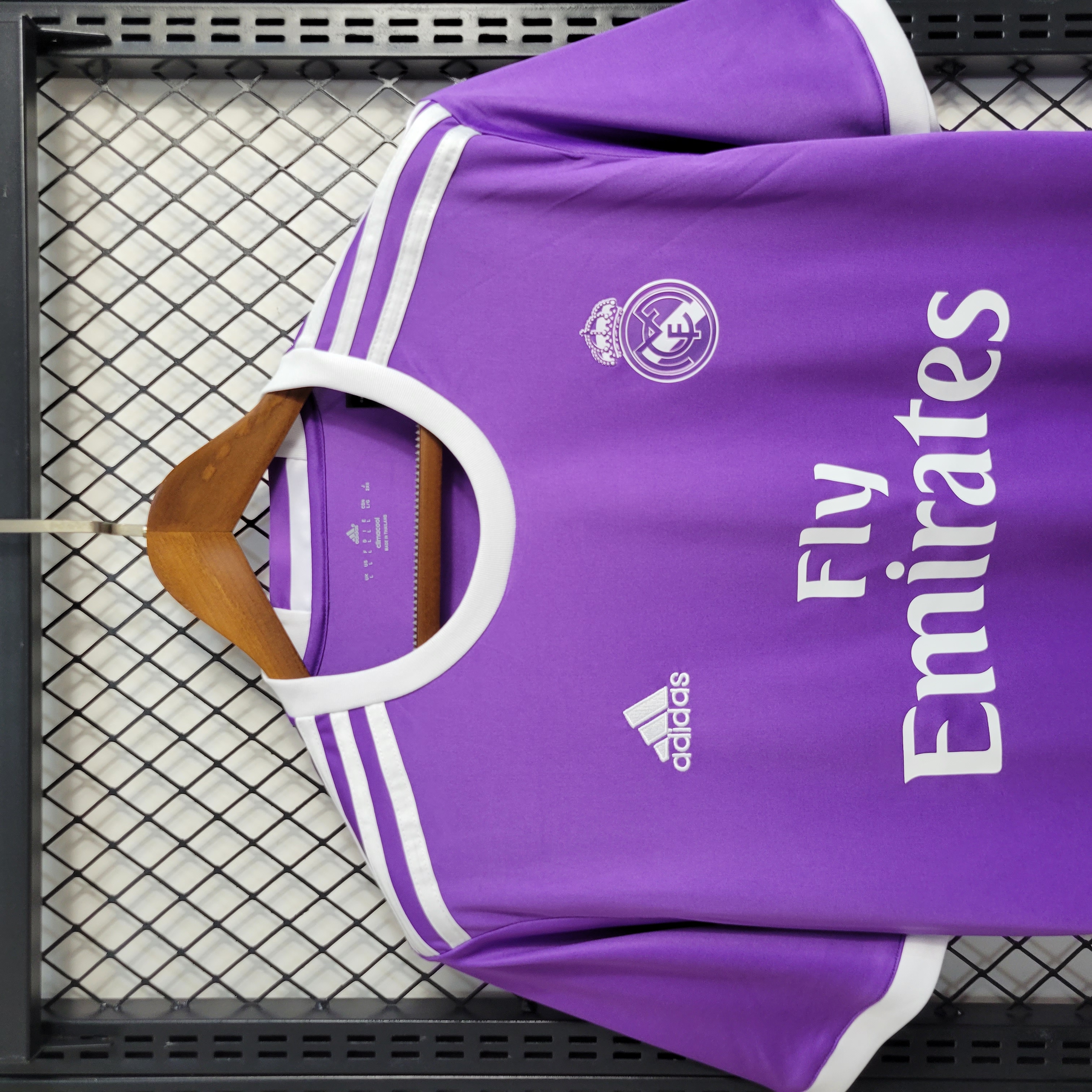 Higojerseys-Real Madrid Retro 16-17 Away Jersey - Champions League Final Version