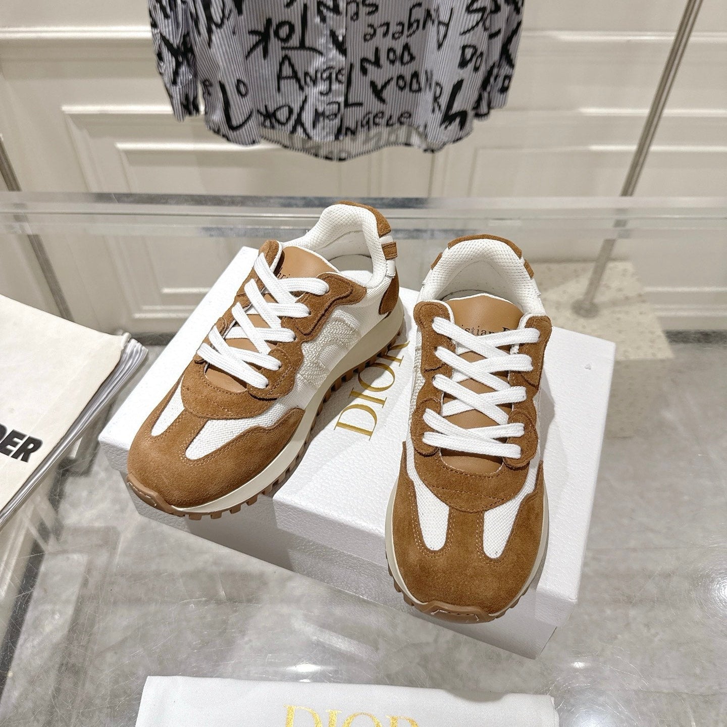 DIOR 25S C'EST DIOR SNEAKER IN WHITE HAZELNUT CALFSKIN AND SUEDE、mysite、Cacoeks