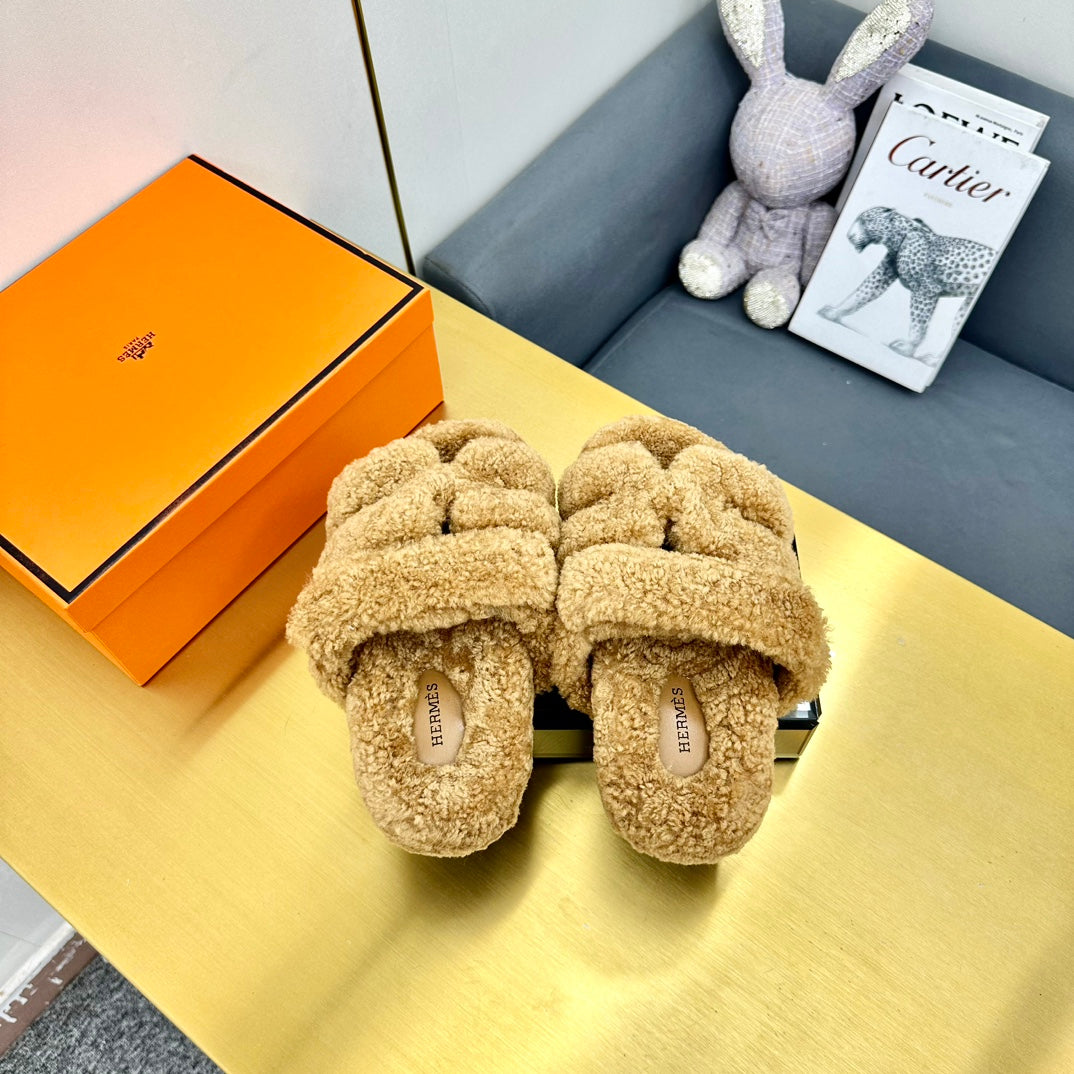 CHYPRE SANDAL IN TORTILLA BROWN SHEARLING、mysite、Cacoeks