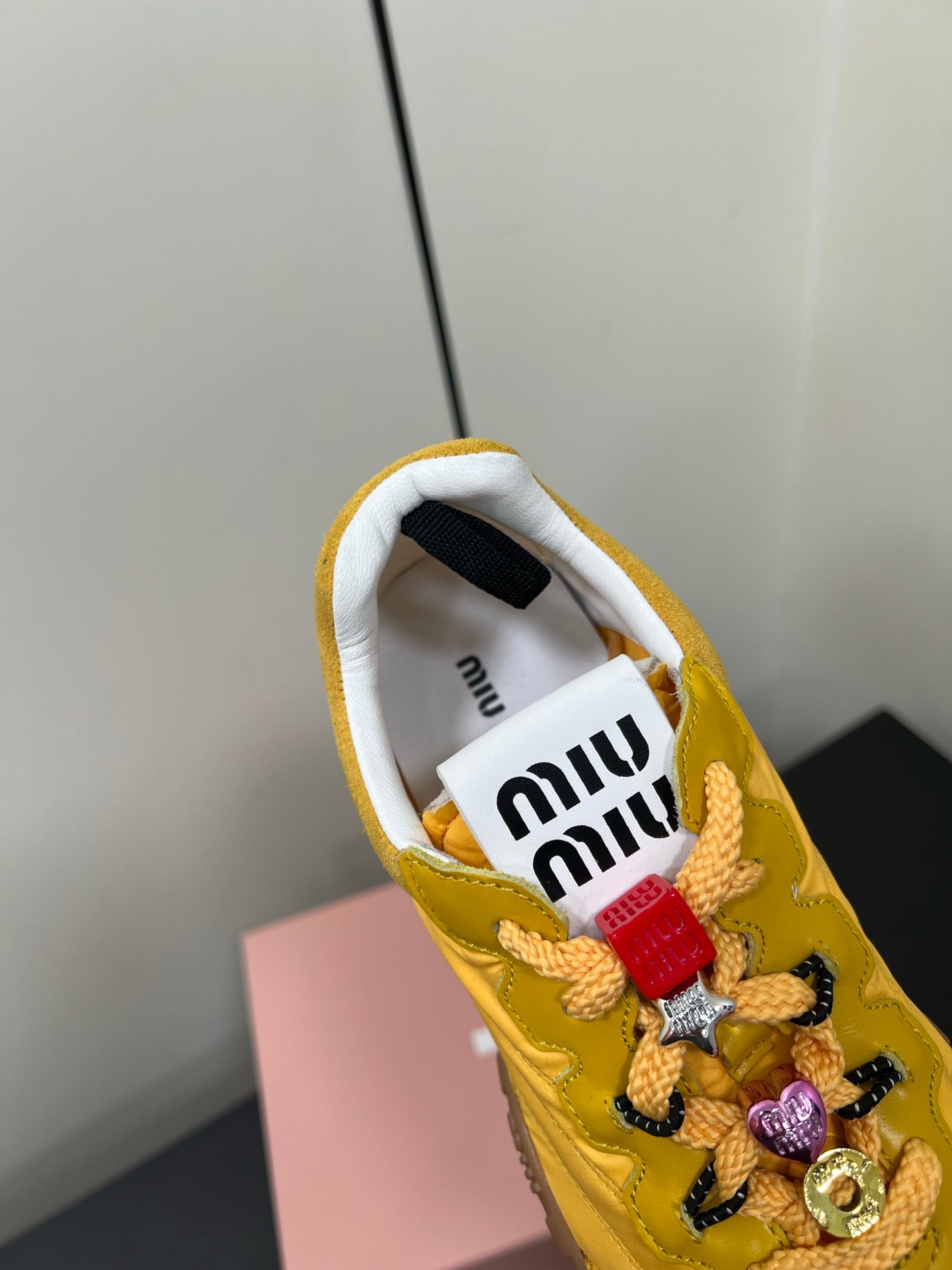 TYRE SNEAKERS IN YELLOW TECHNICAL FABRIC AND SUEDE WITH STICKER、mysite、Cacoeks