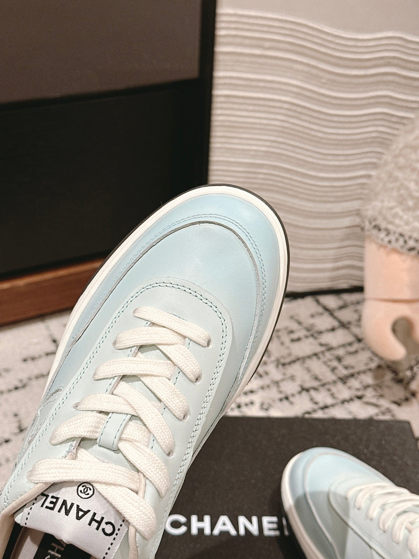 SNEAKER IN BLUE PASTEL HAND-POLISHED CALFSKIN 977829、mysite、Cacoeks