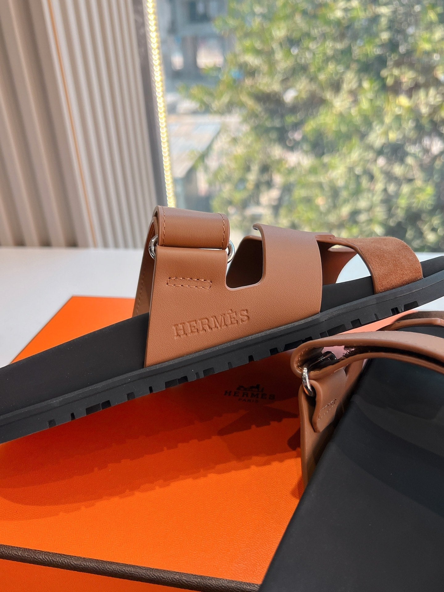 CHYPRE SANDAL IN BRONZE BROWN SUEDE AND CALFSKIN、mysite、Cacoeks