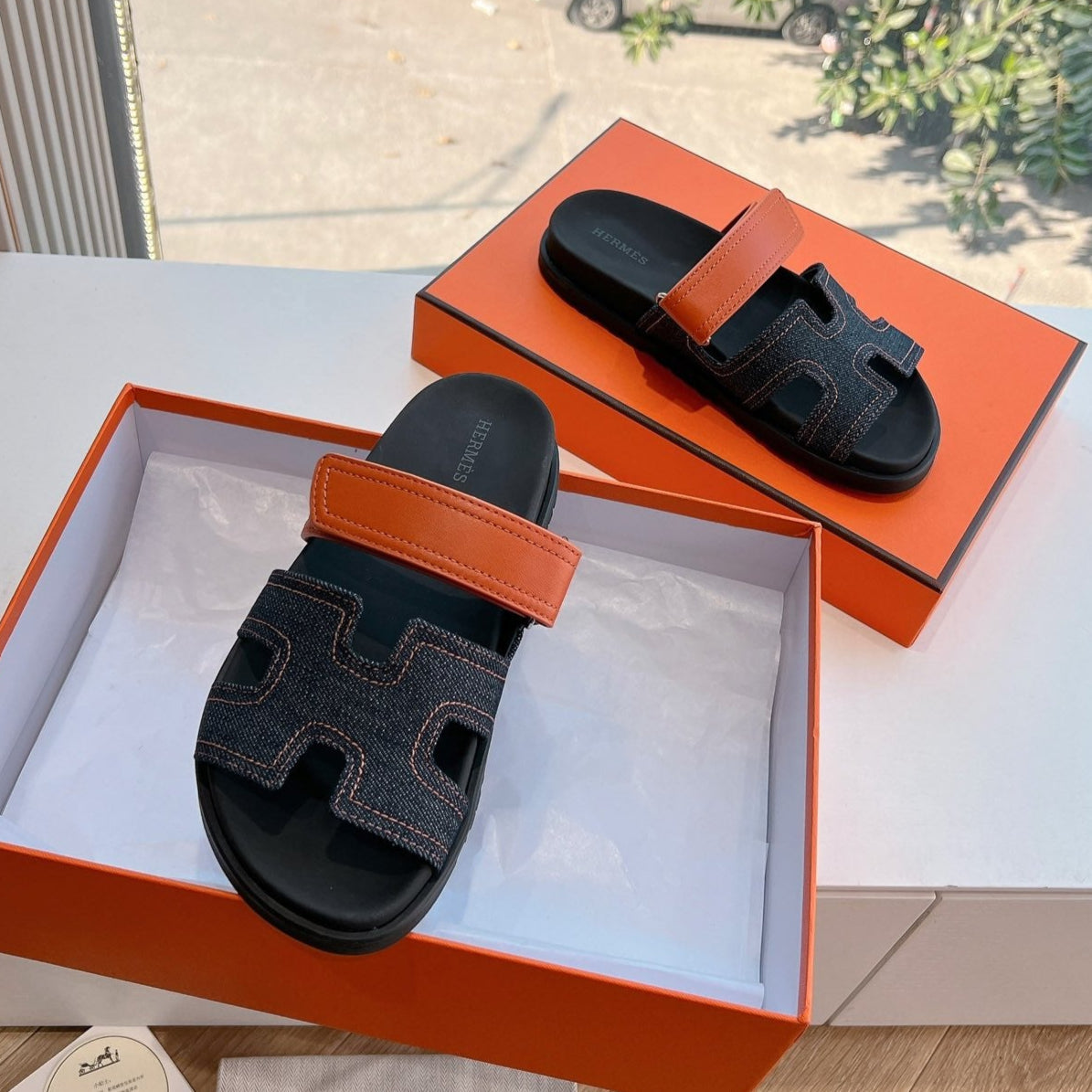 CHYPRE SANDAL IN BLACK DENIM AND VIVID ORANGE CALFSKIN、mysite、Cacoeks