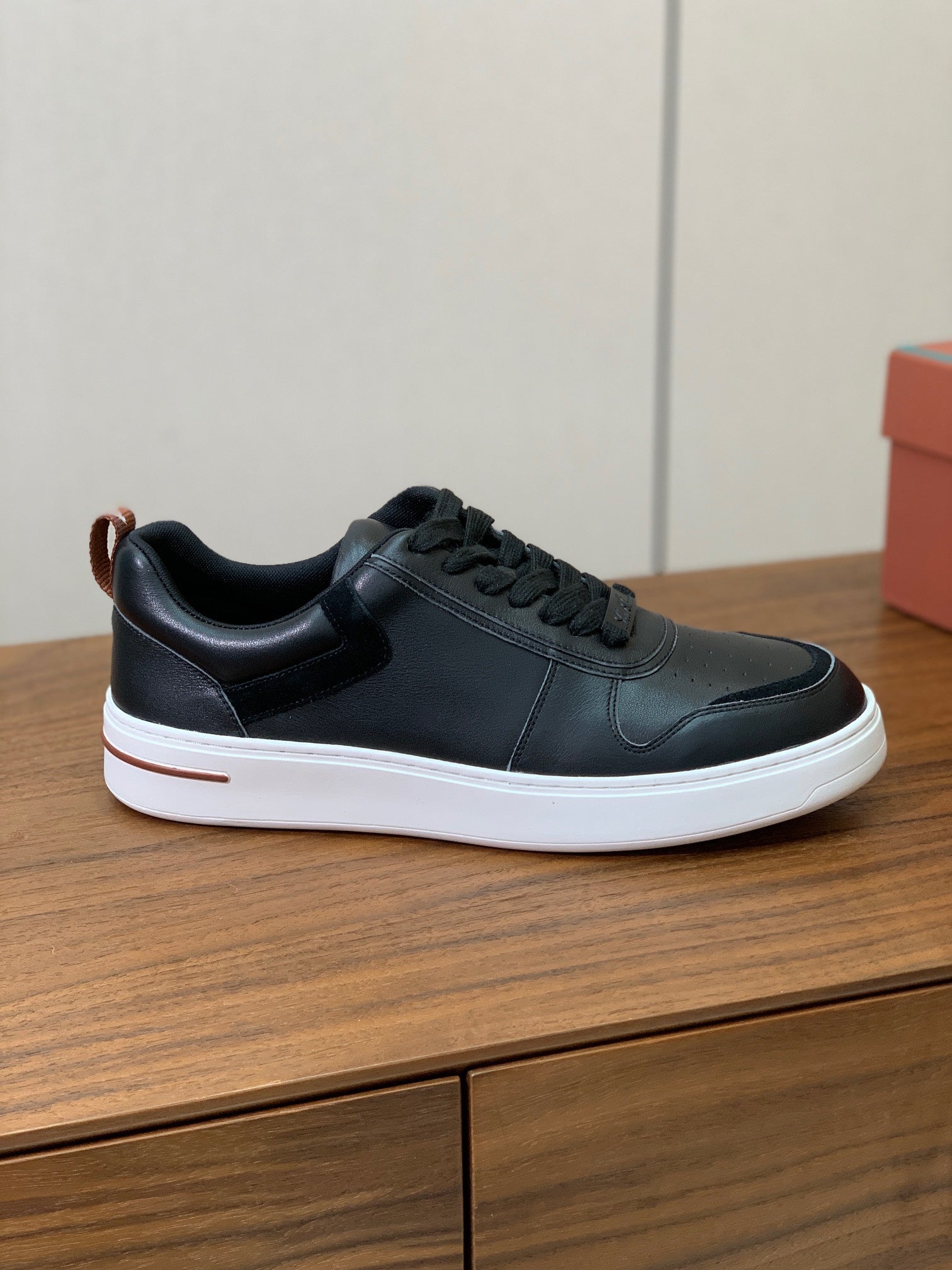 LP SNEAKERS IN BLACK CALFSKIN WITH WHITE SOLE、mysite、Cacoeks