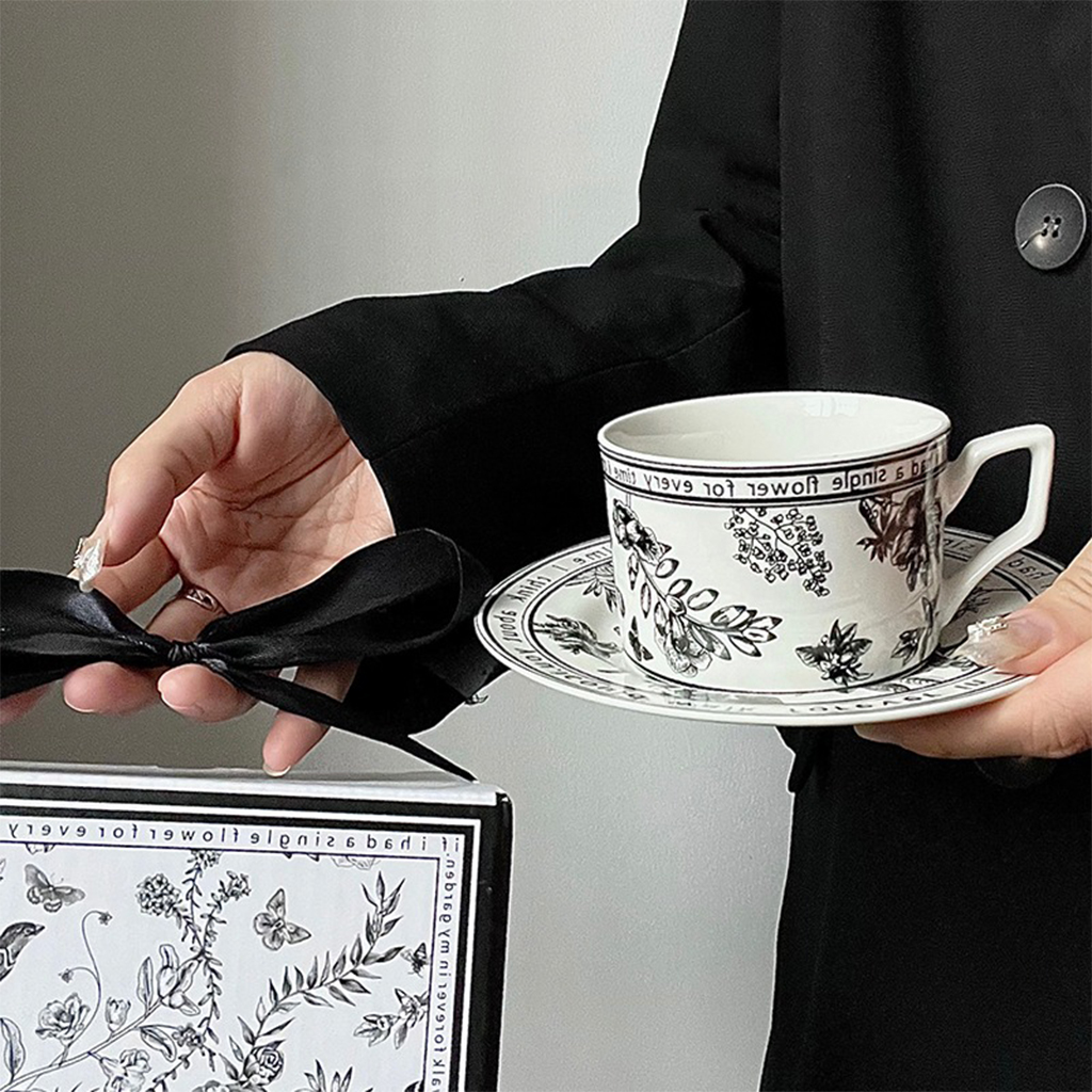 GEEK BAR-https://www.hot-toy.com/