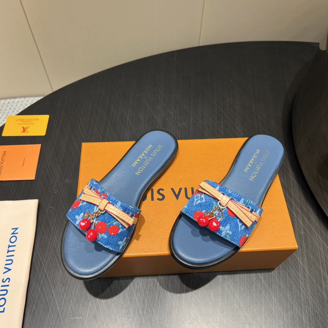 LV SLIDE SANDALS 25S IN DARK BLUE DENIM AND CALFSKIN WITH CHERRY BLOSSOM BUCKLE、mysite、Cacoeks