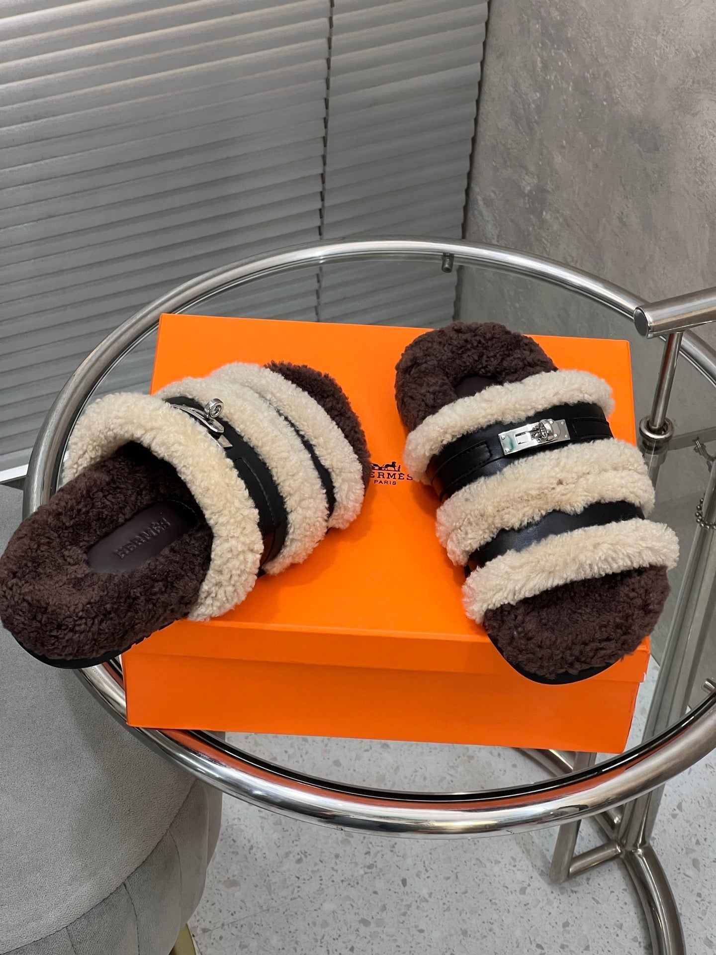 HM 25S SANDAL IN BEIGE WOOL AND BLACK LAMBSKIN WITH SILVER HARDWARE、mysite、Cacoeks