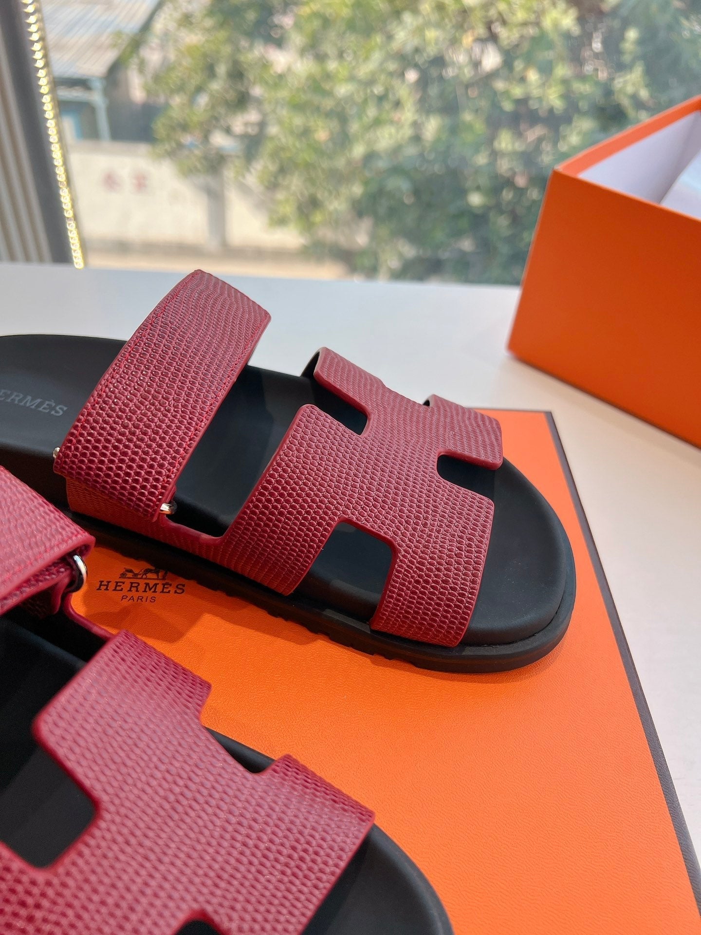 CHYPRE SANDAL IN CURRANT RED SHINY GRAINED CALFSKIN、mysite、Cacoeks