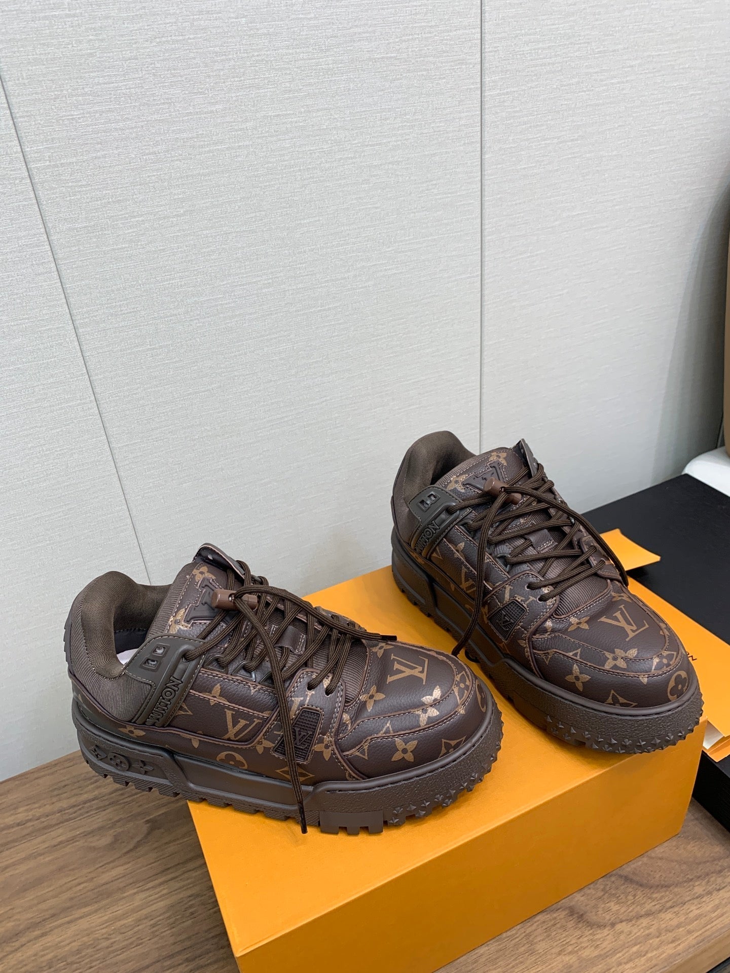 LV TRAINER IN CHOCOLATE BROWN MONOGRAM CALFSKIN、mysite、Cacoeks
