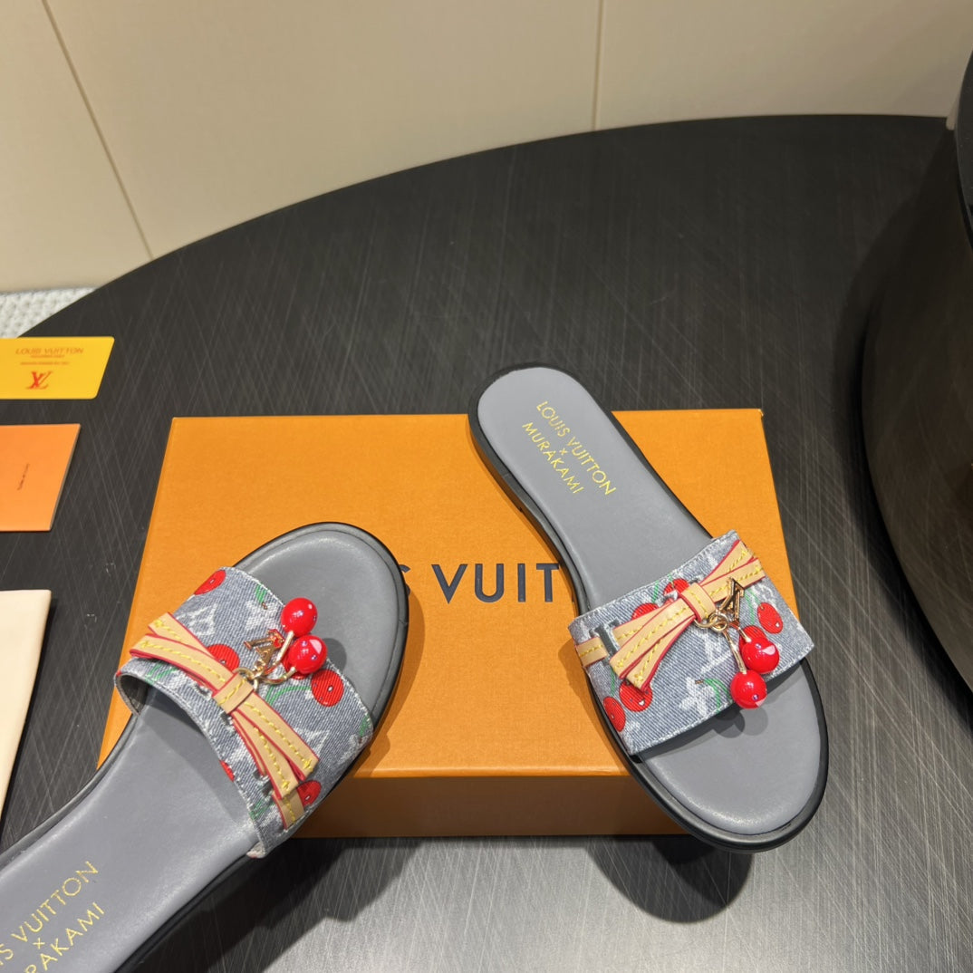 LV SLIDE SANDALS 25S IN GREY DENIM AND CALFSKIN WITH CHERRY BLOSSOM BUCKLE、mysite、Cacoeks