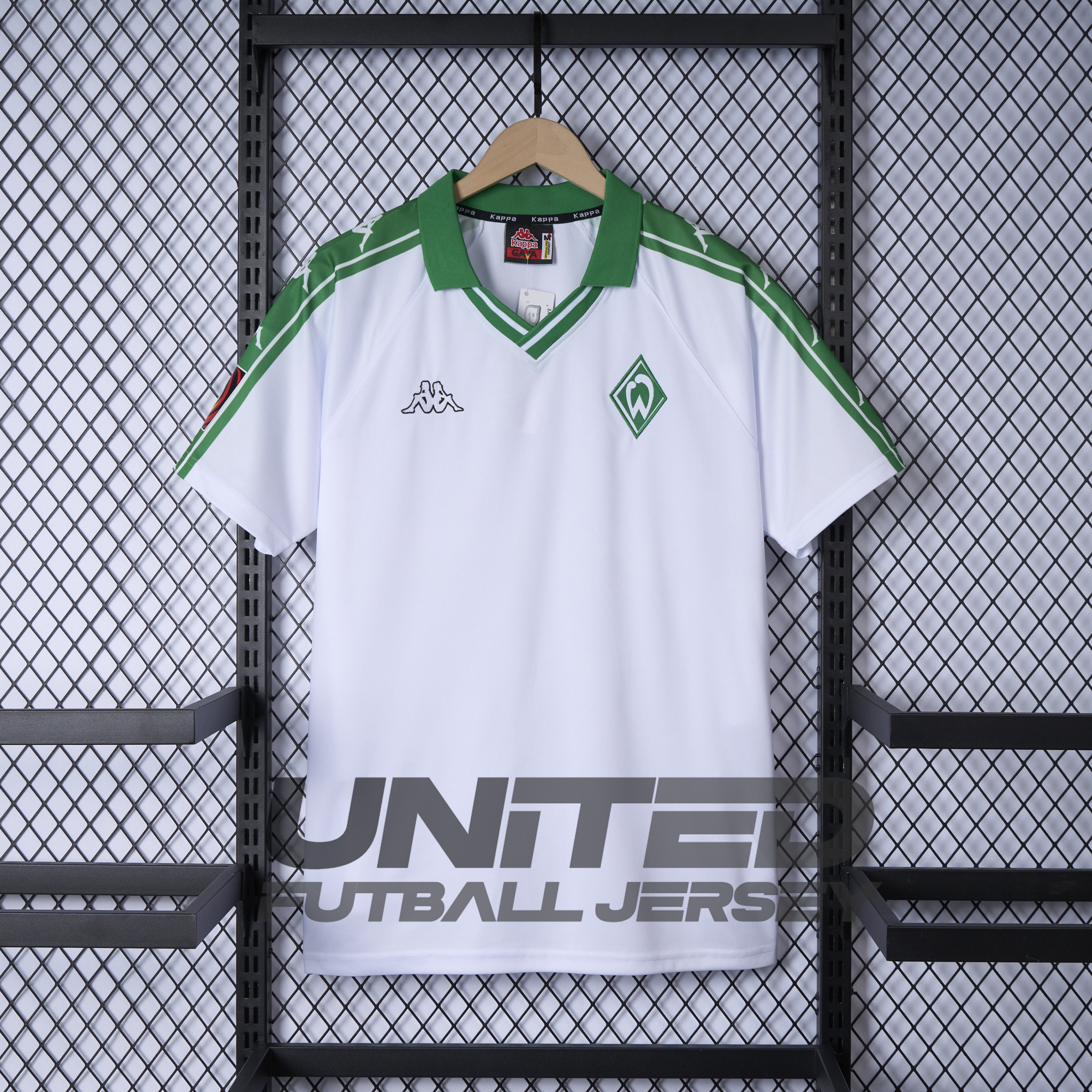 foot-Retro Werder Bremen 2001-02 Away Jersey