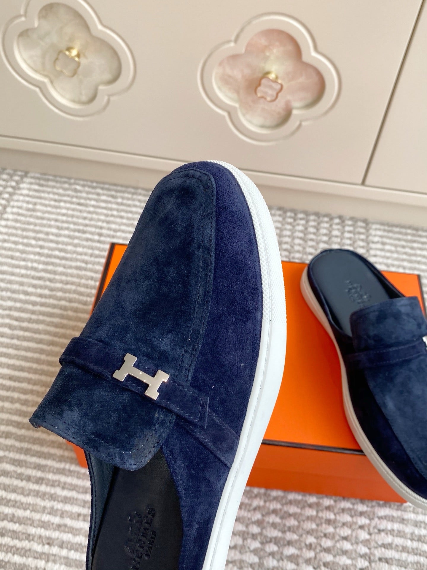 HM 25S MULES IN NAVY BLUE SUEDE WITH SILVER HARDWARE、mysite、Cacoeks