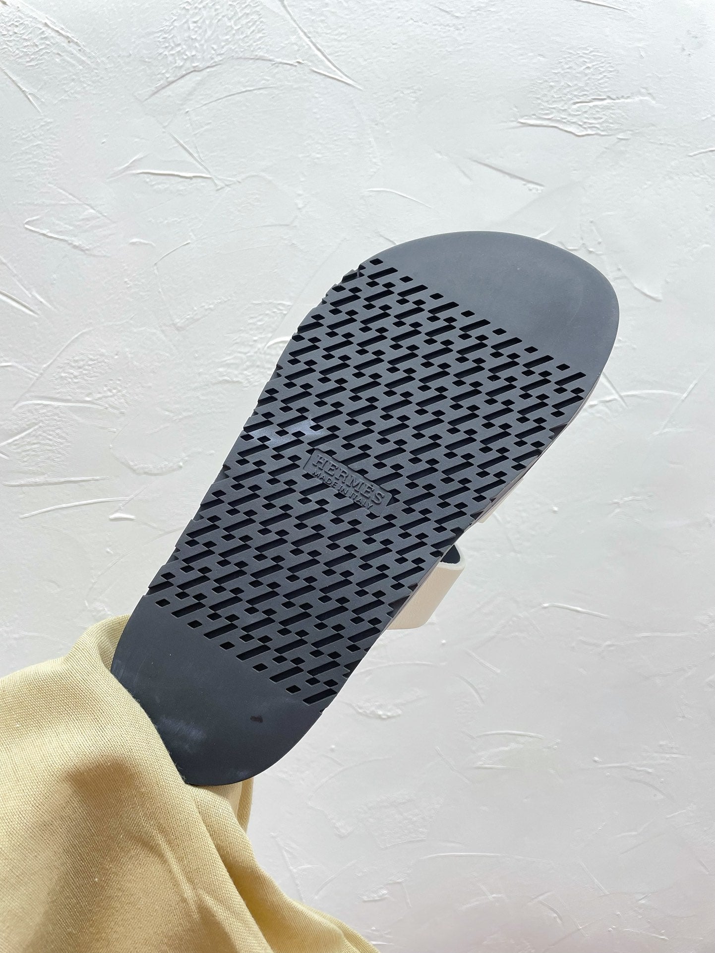 CHYPRE SANDAL WHITE LAMBSKIN WITH H BUCKLE、mysite、Cacoeks