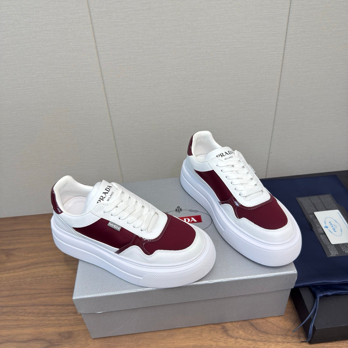 PRADA 25S DOWNTOWN BOLD SNEAKERS 45MM IN WHITE AND BURGUNDY CALFSKIN、mysite、Cacoeks
