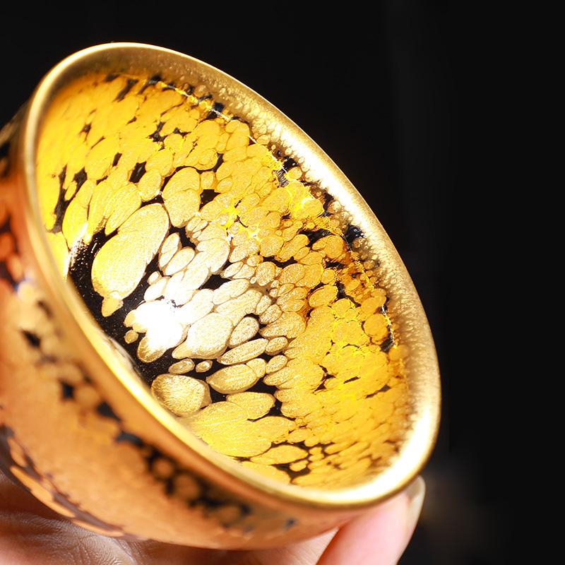 GEEK BAR-https://www.hot-toy.com/