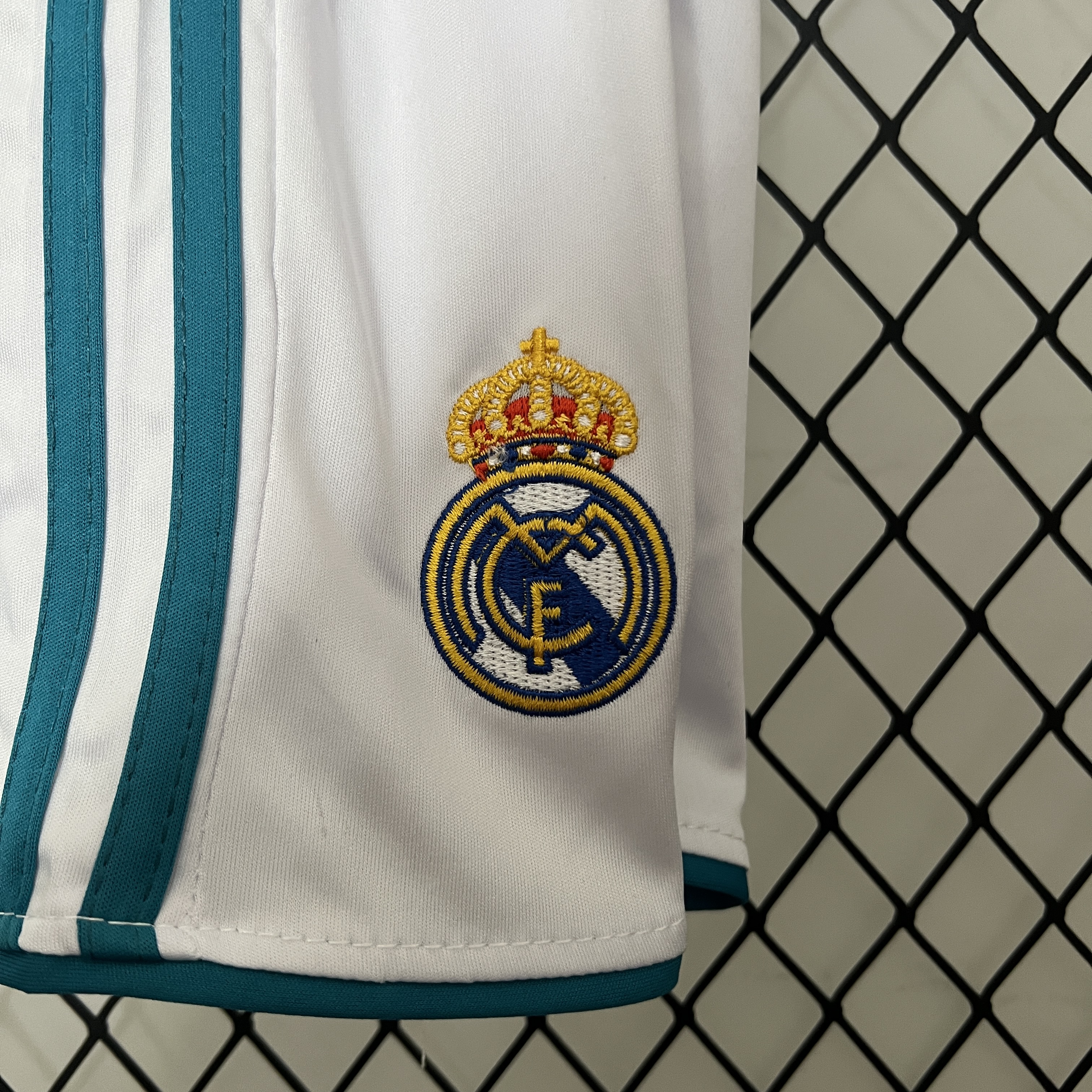 GlobeJersey-Retro Real Madrid 17-18 Home Stadium Kids Kit