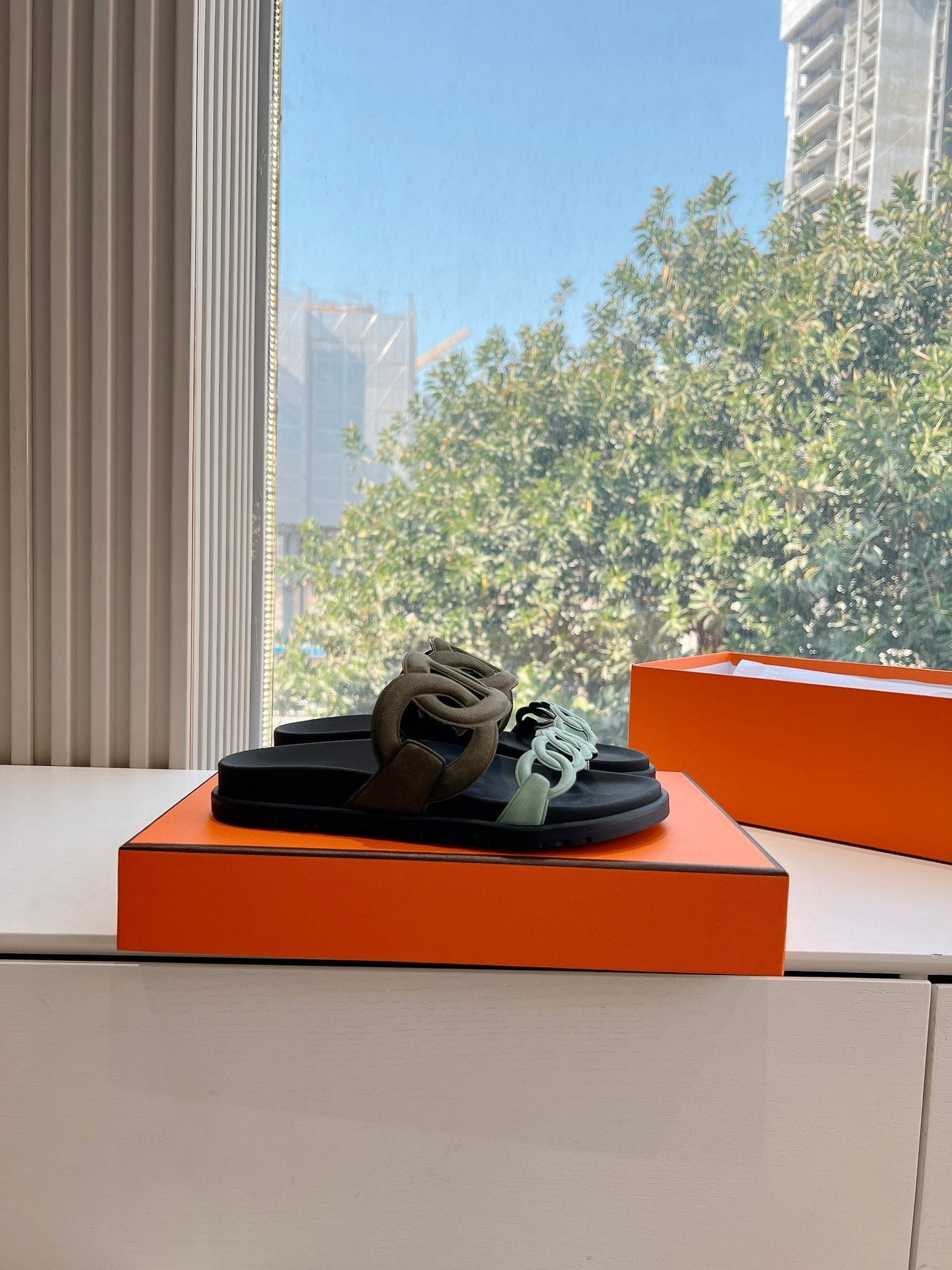 EXTRA SANDAL IN ARMY GREEN MIX ELECTRIC BLUE CALFSKIN、mysite、Cacoeks