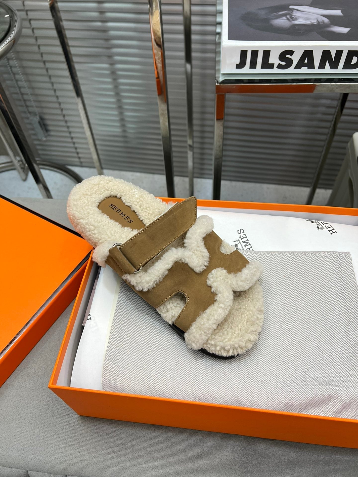 CHYPRE SLIPPERS IN BEIGE LAMB WOOL AND LIGHT FRENCH BEIGE SUEDE、mysite、Cacoeks
