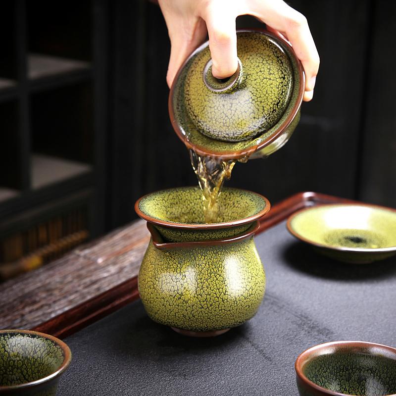 GEEK BAR-https://www.hot-toy.com/