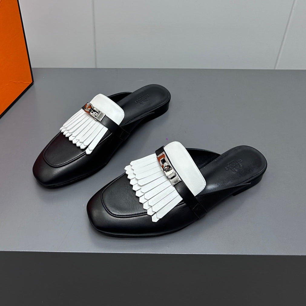 0Z MULE IN BLACK LAMBSKIN WITH WHITE FRINGE DETAIL、mysite、Cacoeks