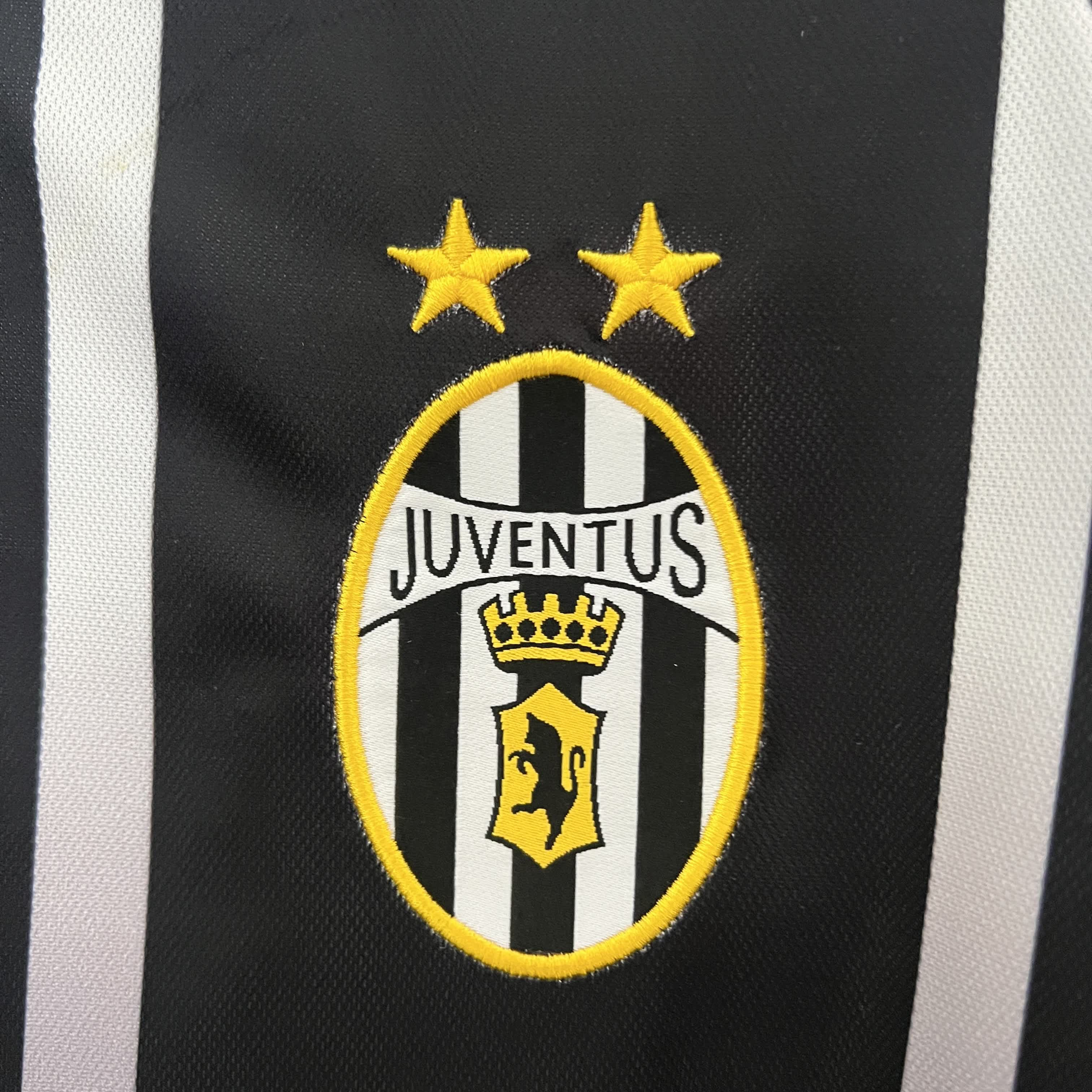 GlobeJersey-Retro Juventus 2000-01 Black Training Jersey