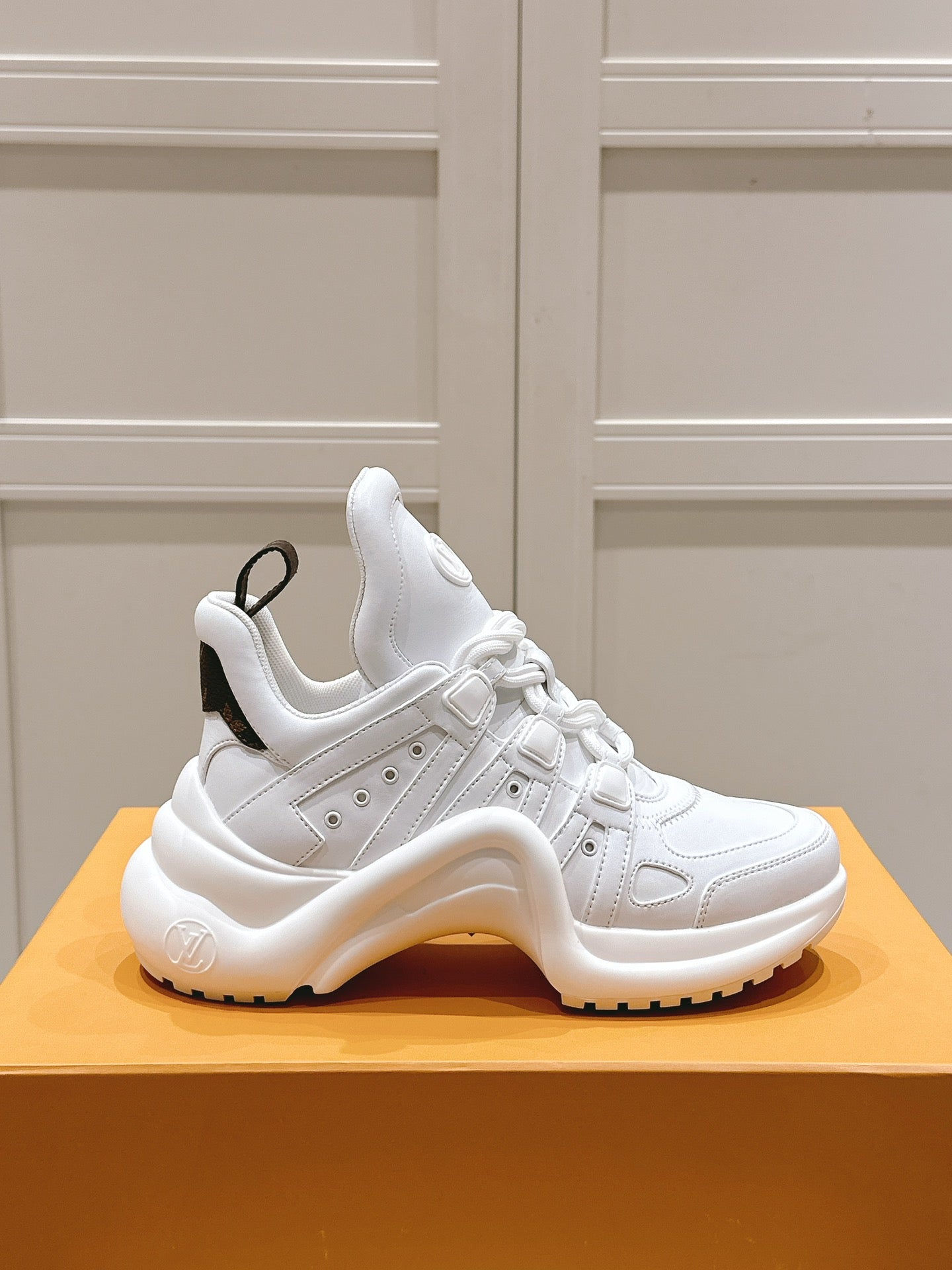 LV BARRACUDA SNEAKER IN WHITE CALFSKIN、mysite、Cacoeks