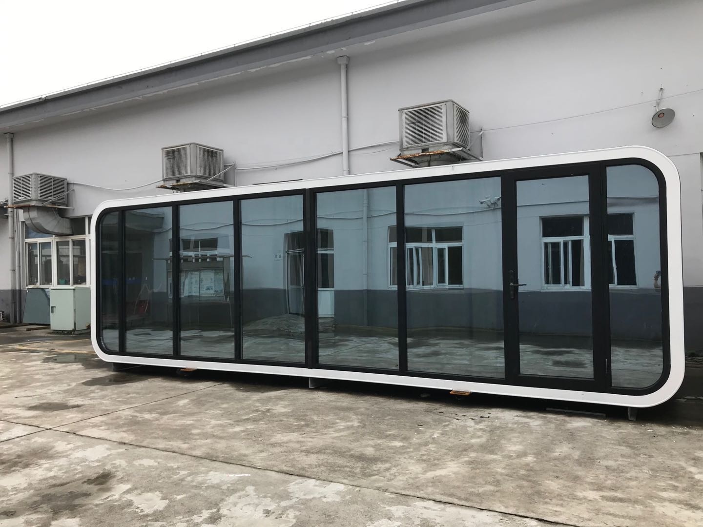 20' 40' Soundproof Sleeping Pod Modern Green House Cabin Prefab Living Pod Portable Casas Made in China