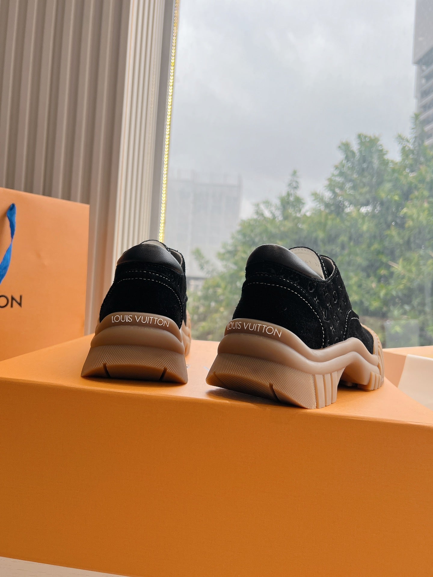 LV ARCHLIGHT SKATE SNEAKER IN BLACK EMBOSSED SUEDE、mysite、Cacoeks