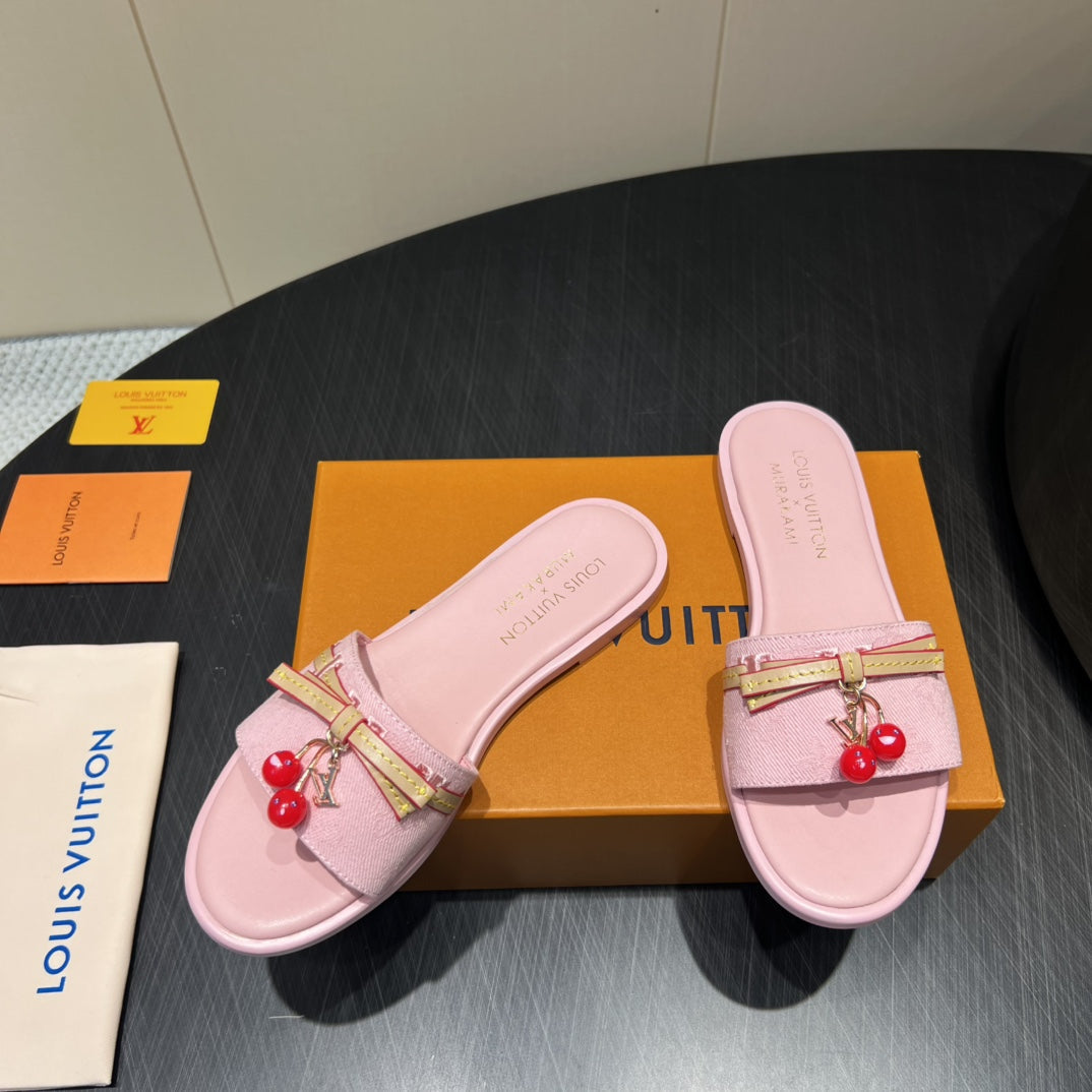 LV SLIDE SANDALS 25S IN BABY PINK DENIM AND CALFSKIN WITH CHERRY BLOSSOM BUCKLE、mysite、Cacoeks